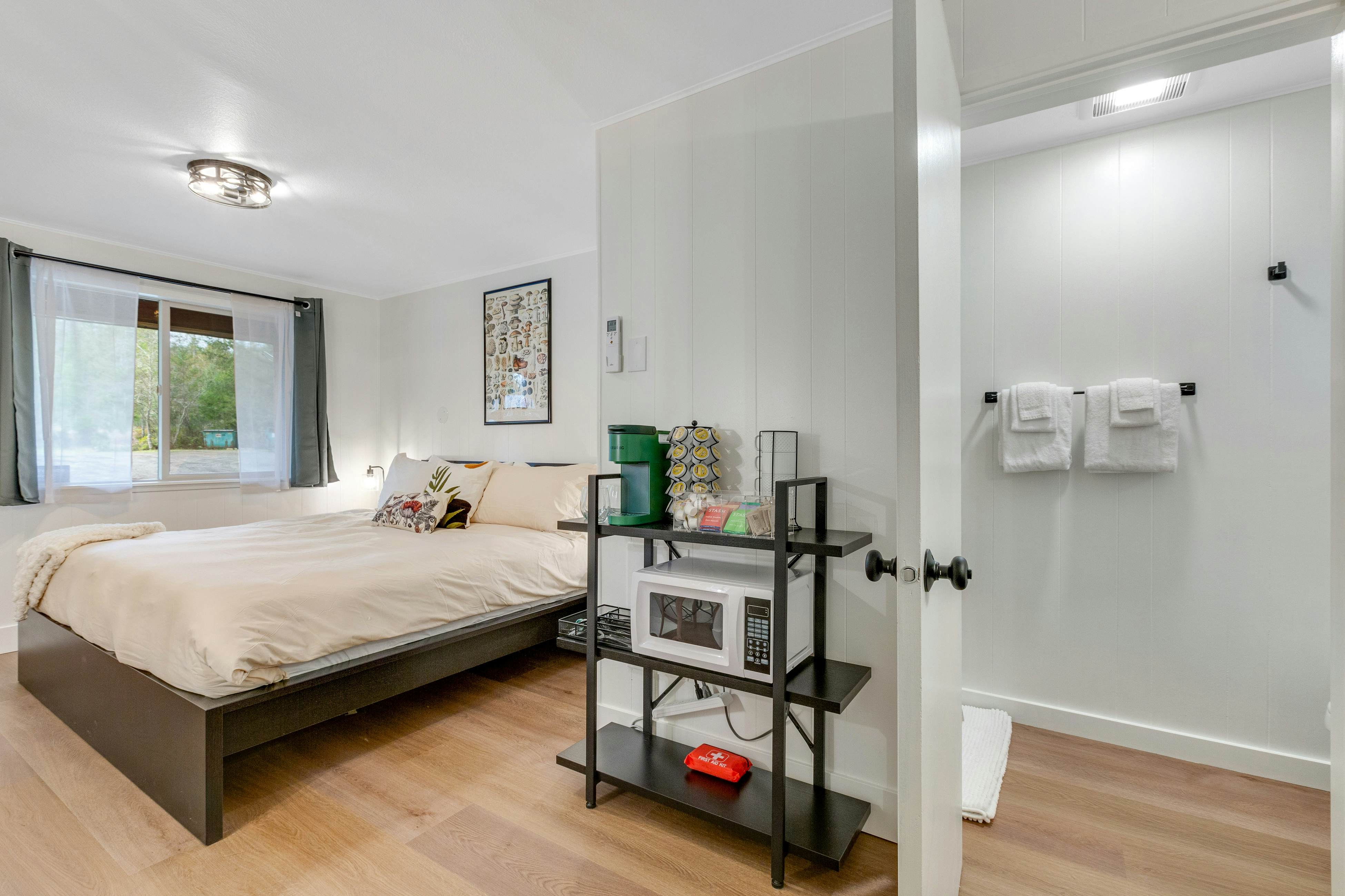 Quilcene Room 1 at Mount Walker Inn