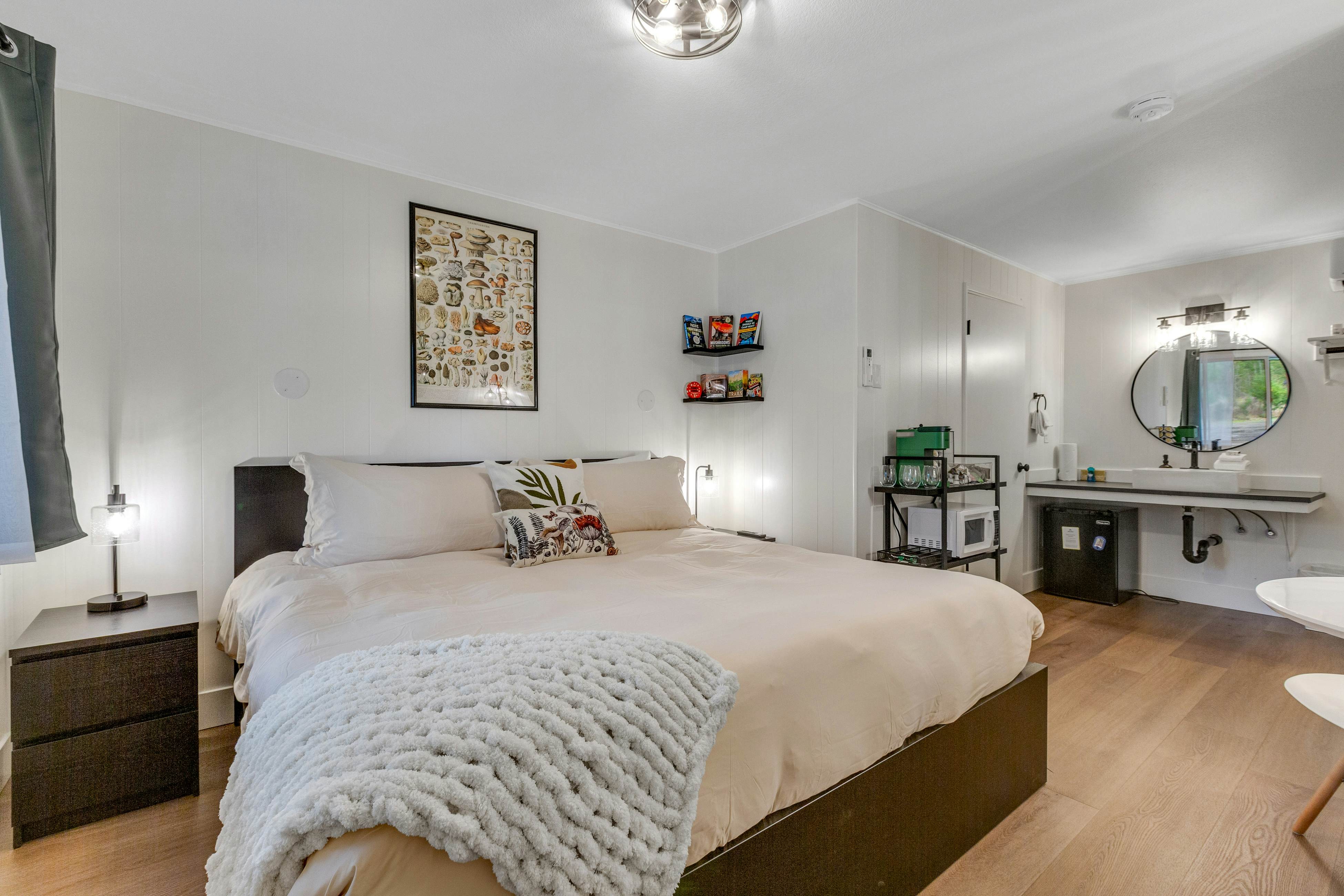 Quilcene Room 1 at Mount Walker Inn