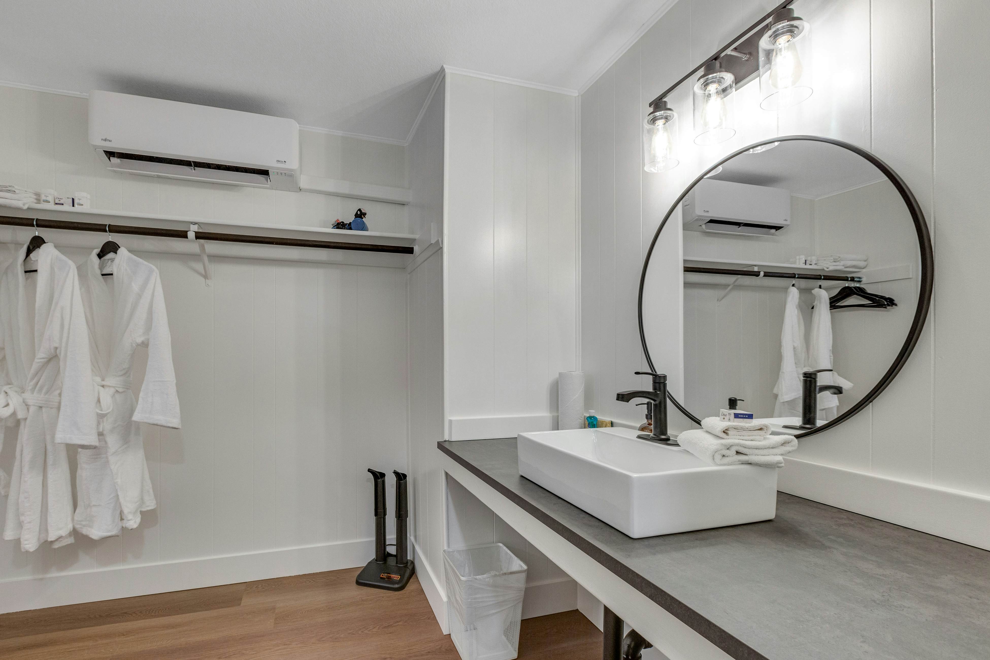 Mount Washington Room 2 at Mount Walker Inn