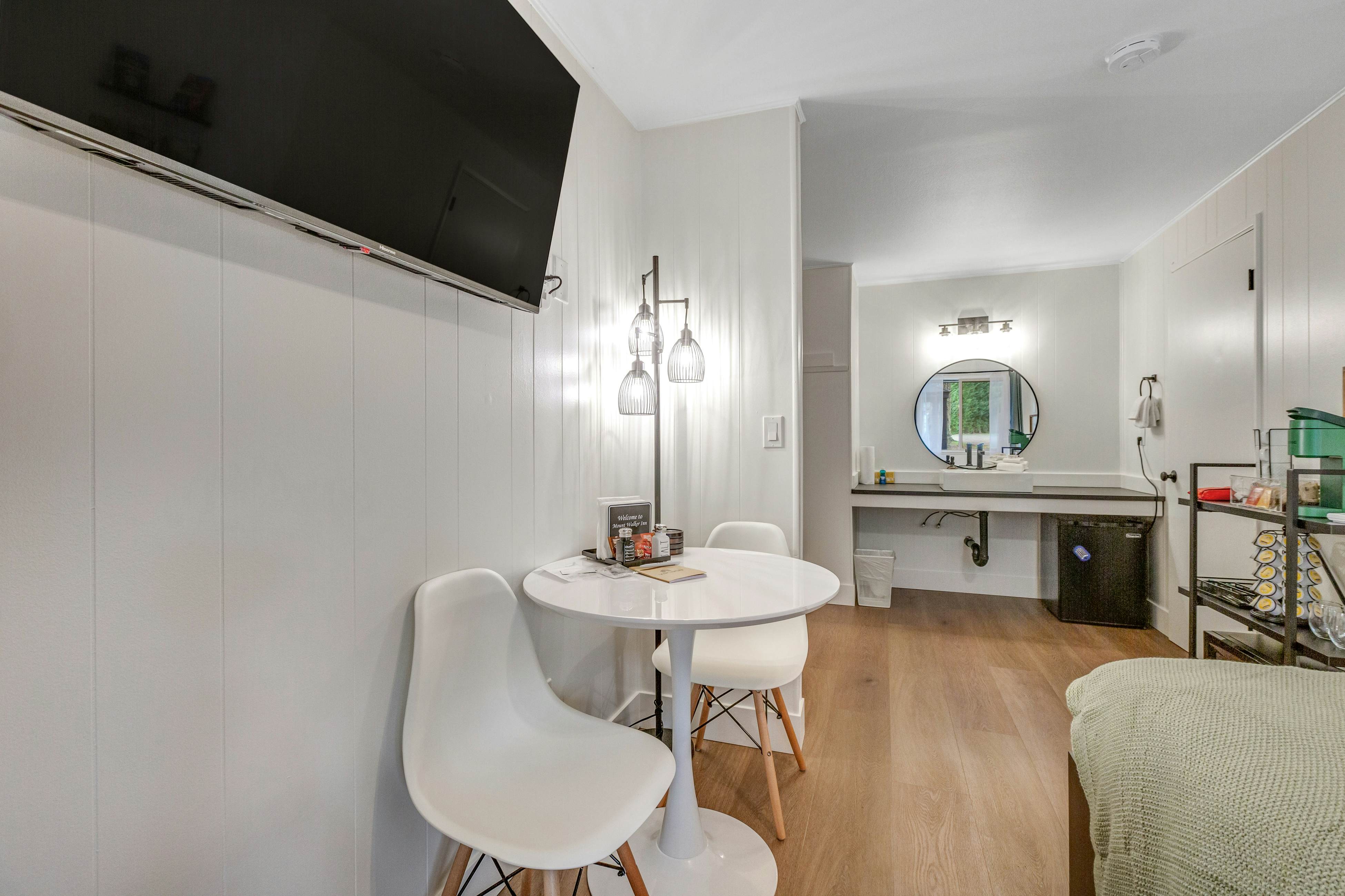 Mount Washington Room 2 at Mount Walker Inn