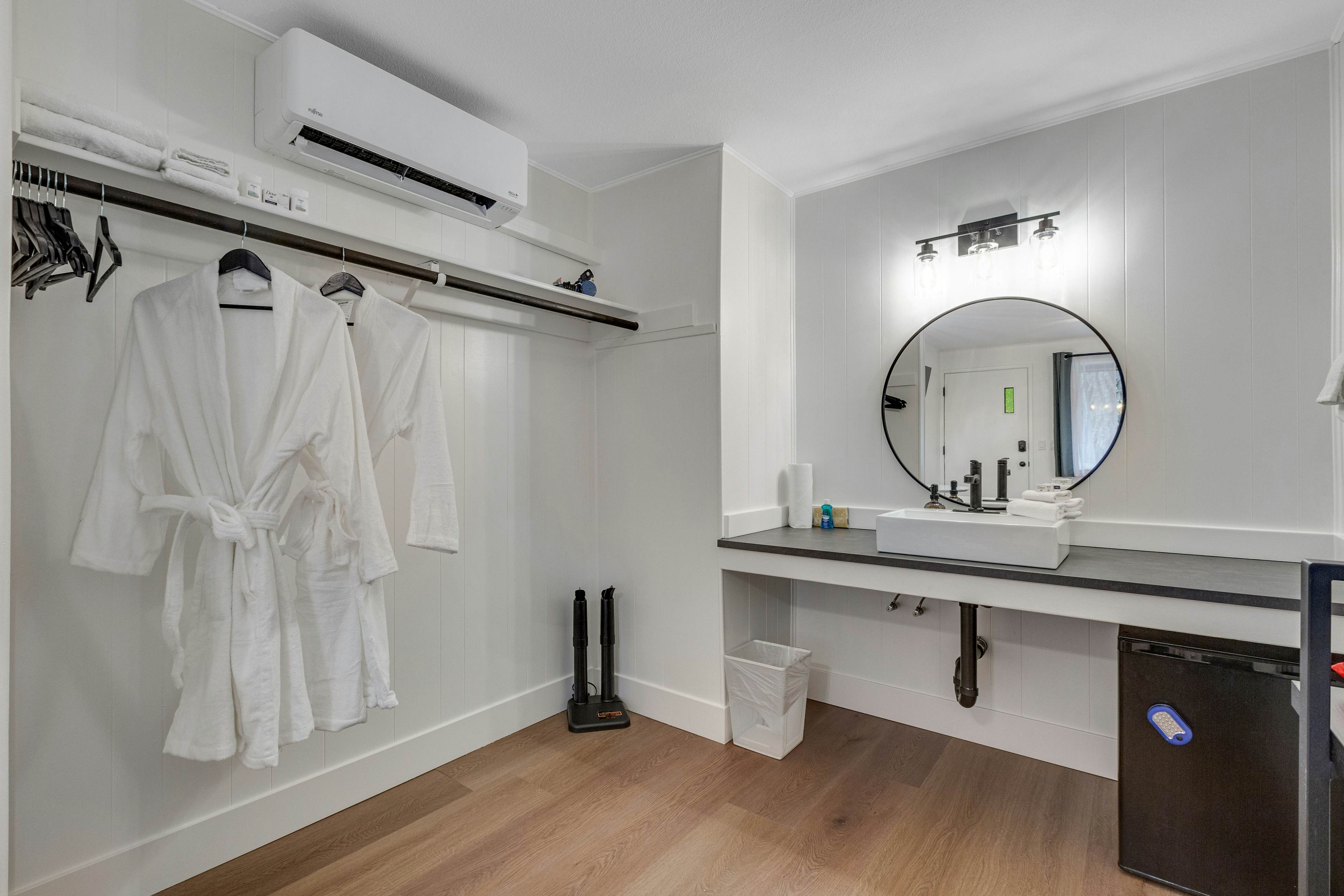 Mount Washington Room 2 at Mount Walker Inn