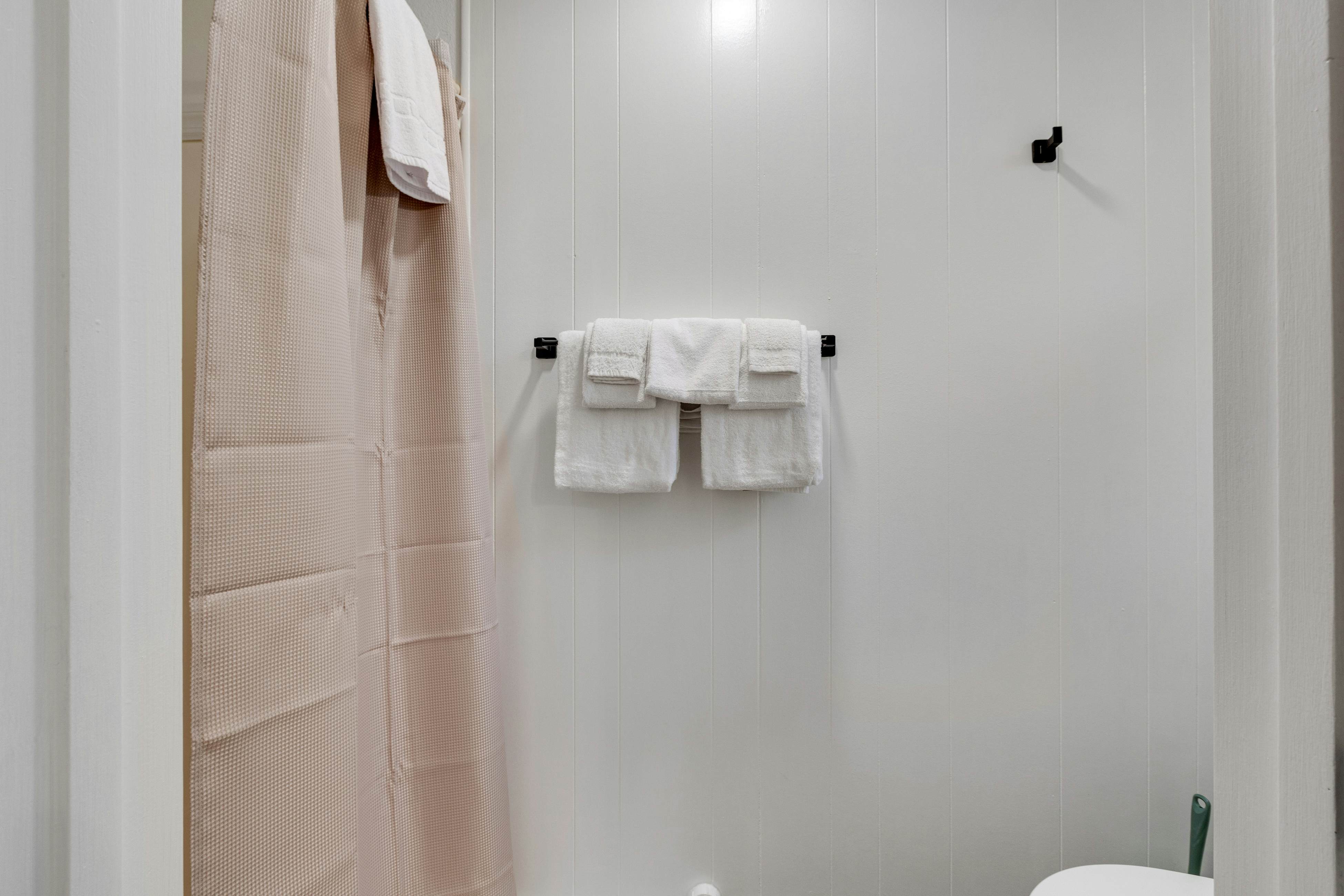 Mount Skokomish Room 3 at Mount Walker Inn