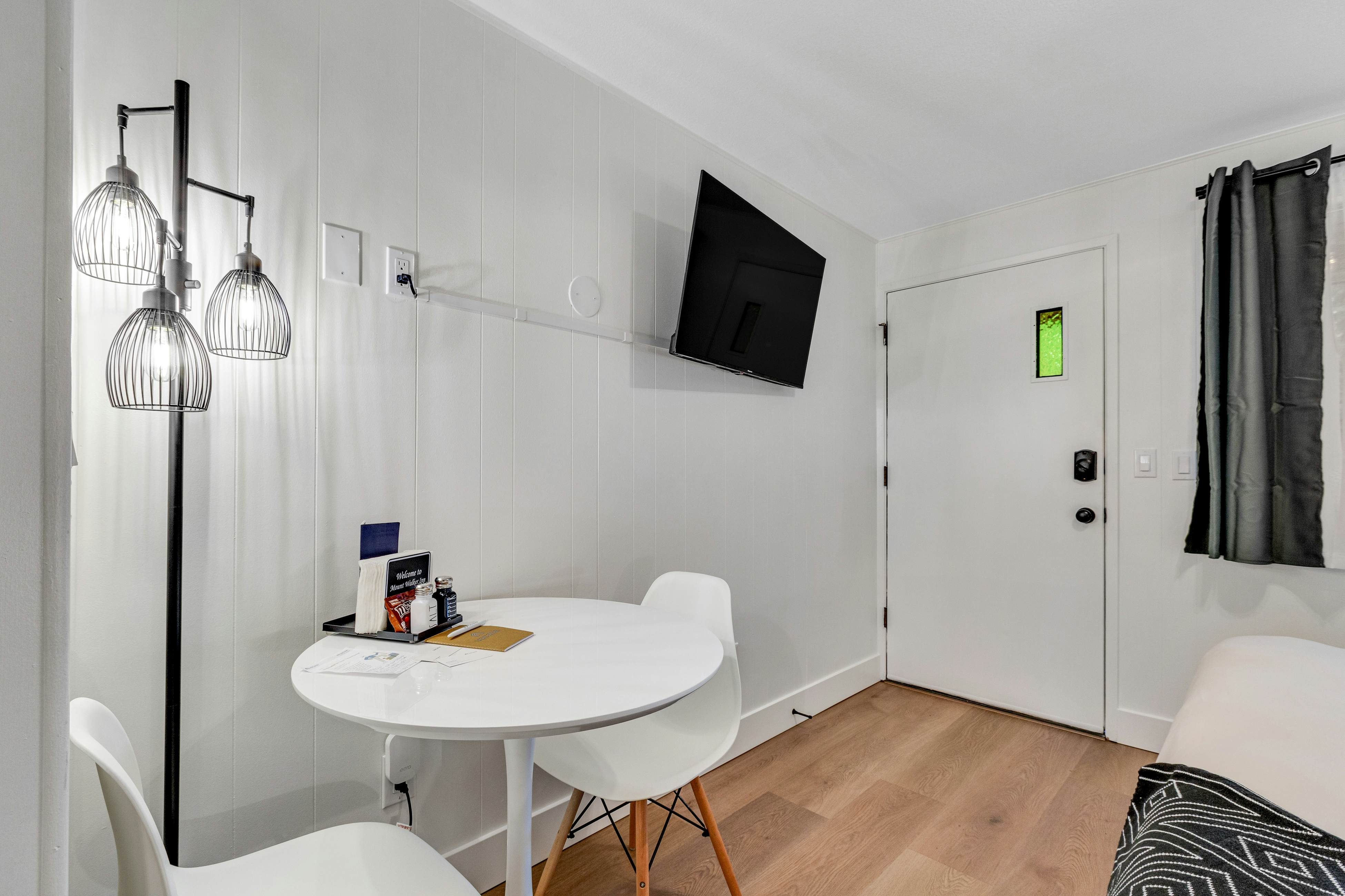 Mount Skokomish Room 3 at Mount Walker Inn