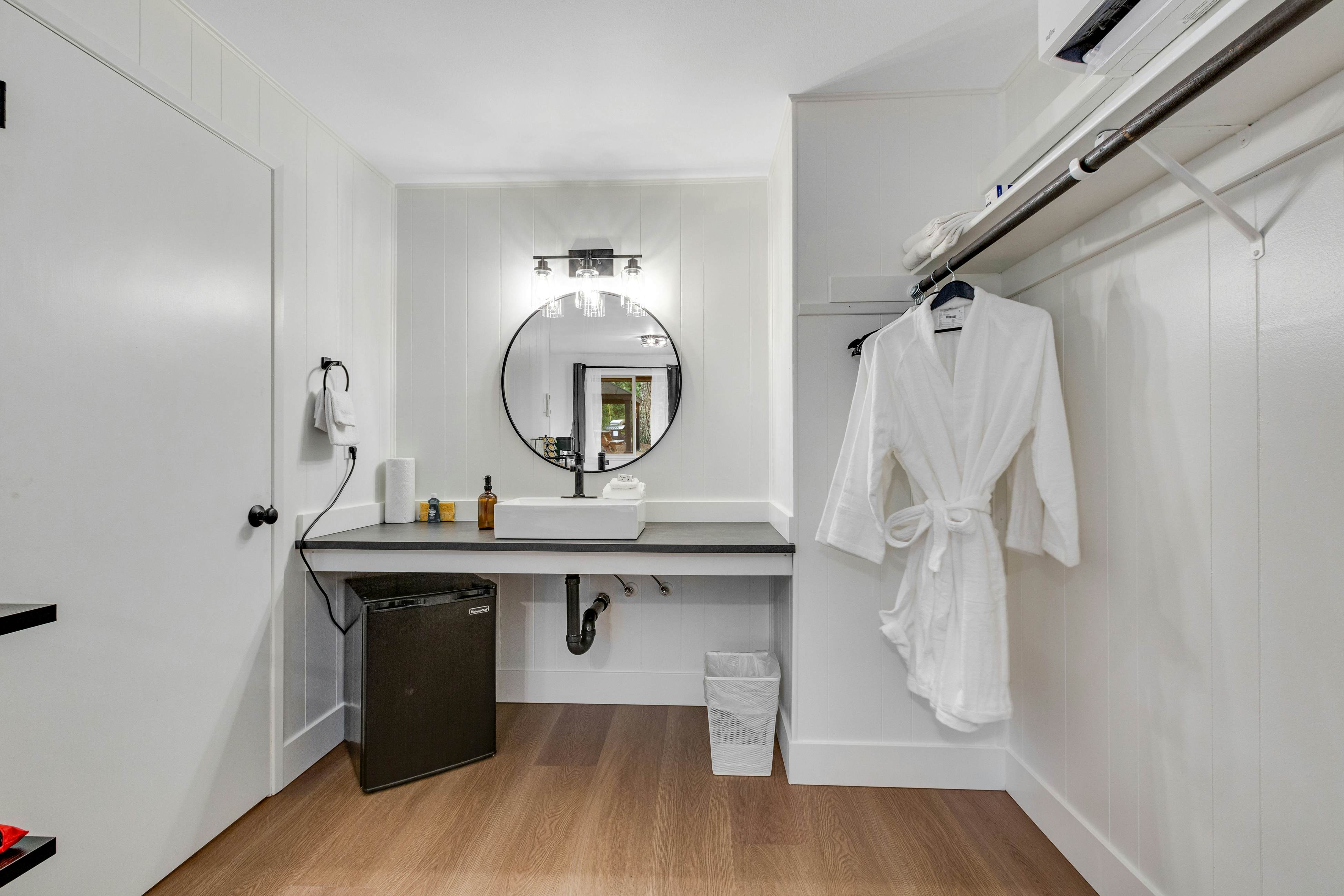 Mount Skokomish Room 3 at Mount Walker Inn