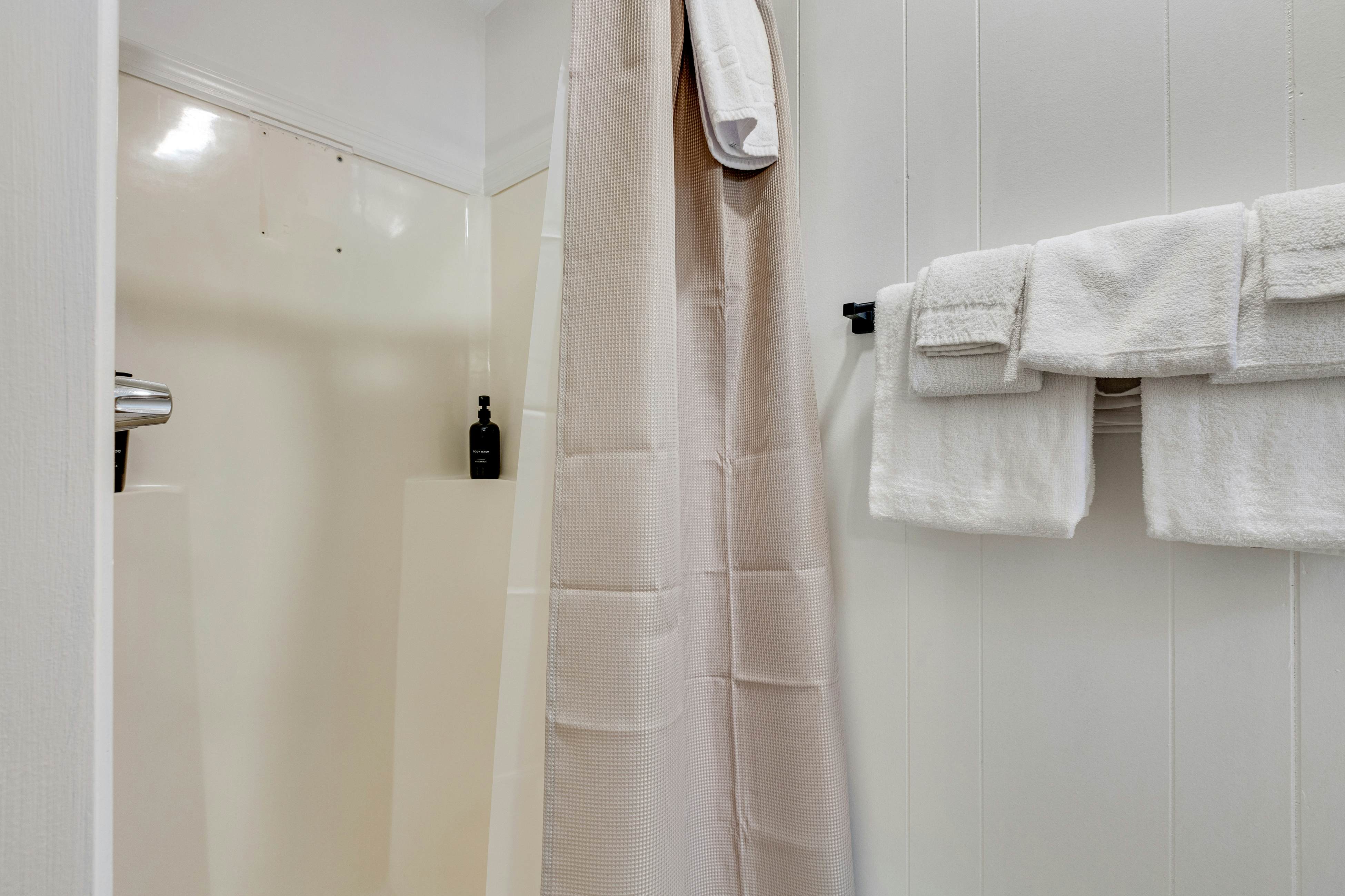 Mount Skokomish Room 3 at Mount Walker Inn