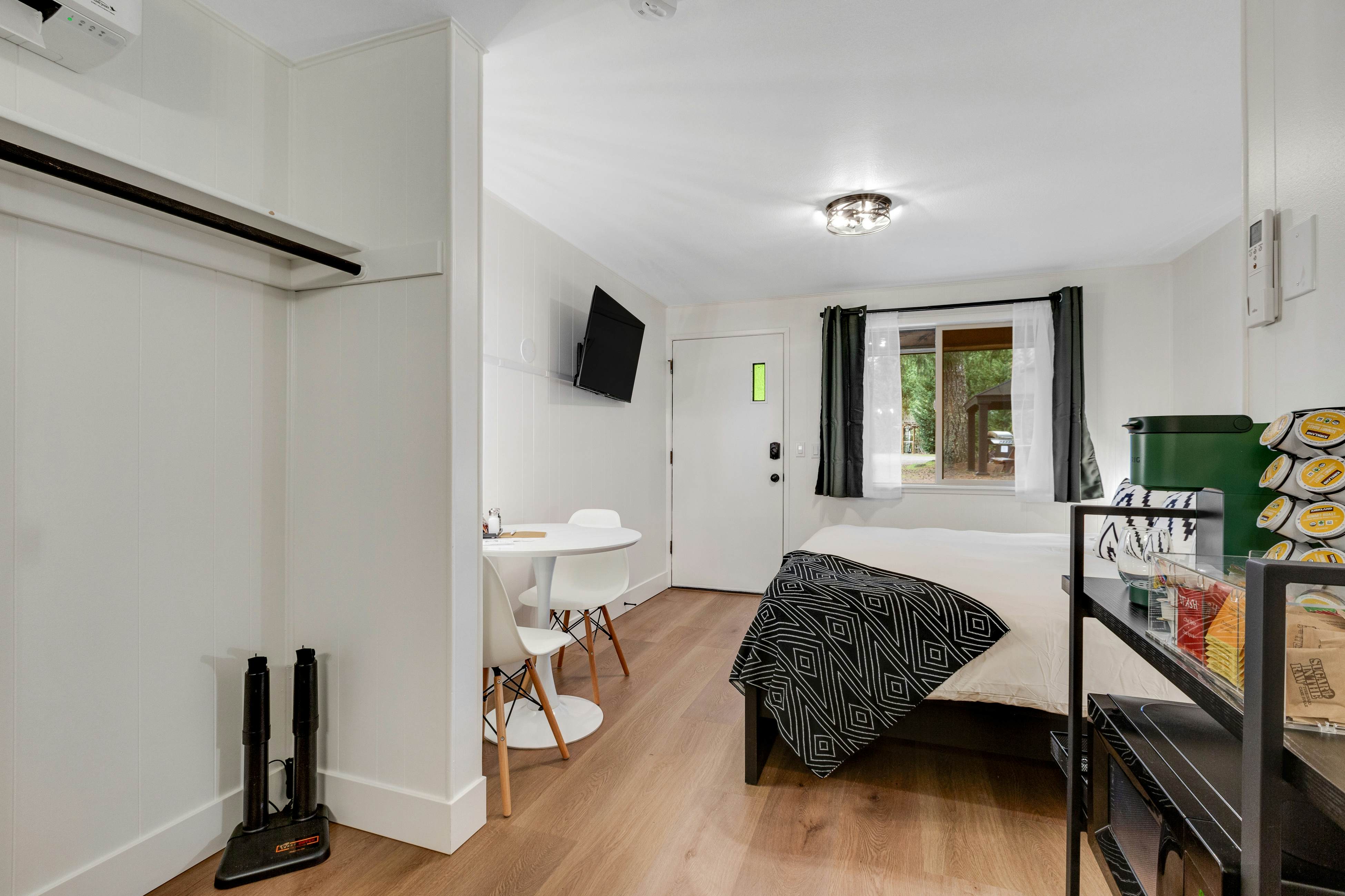 Mount Skokomish Room 3 at Mount Walker Inn