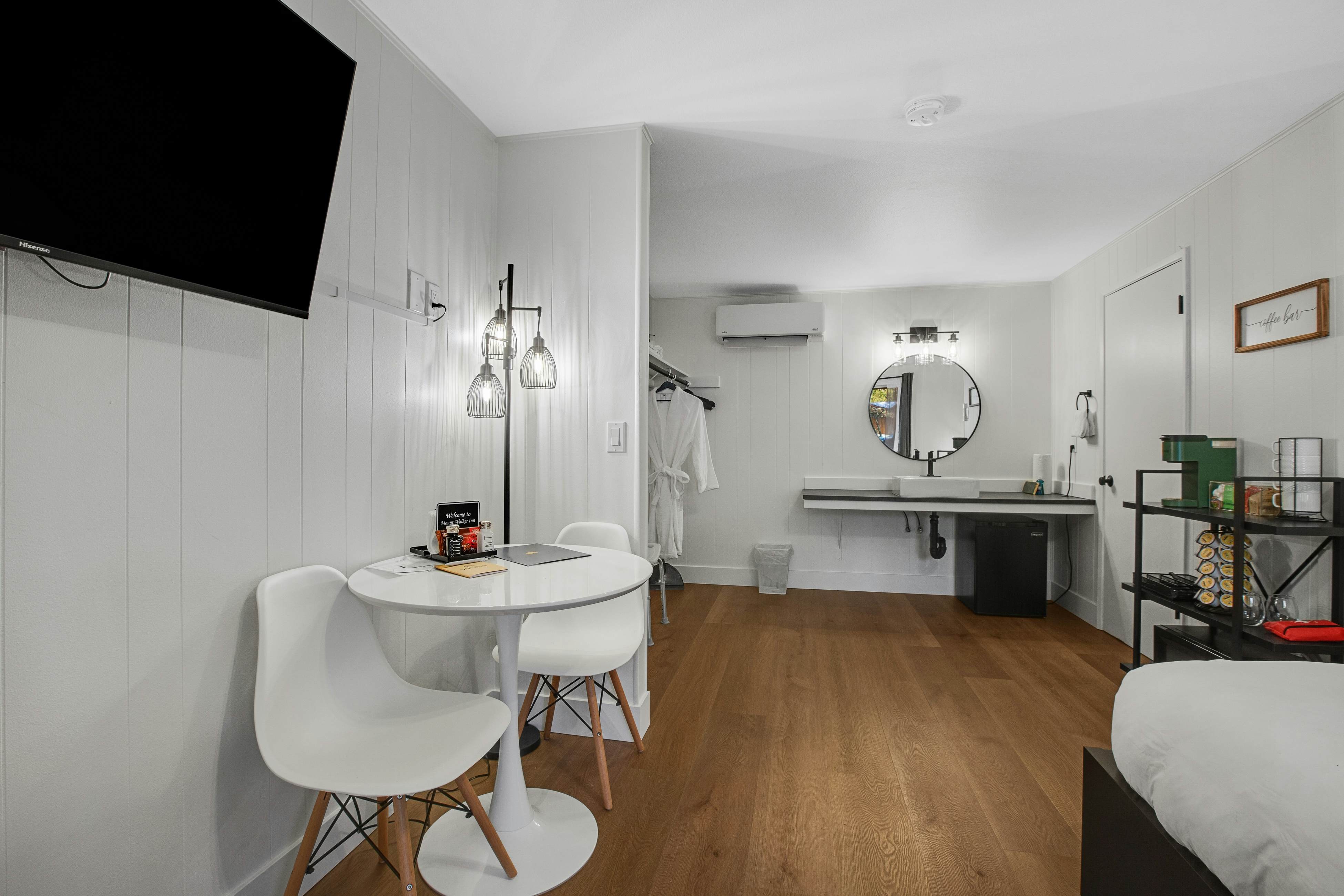 Mount Lena Room 4 at Mount Walker Inn