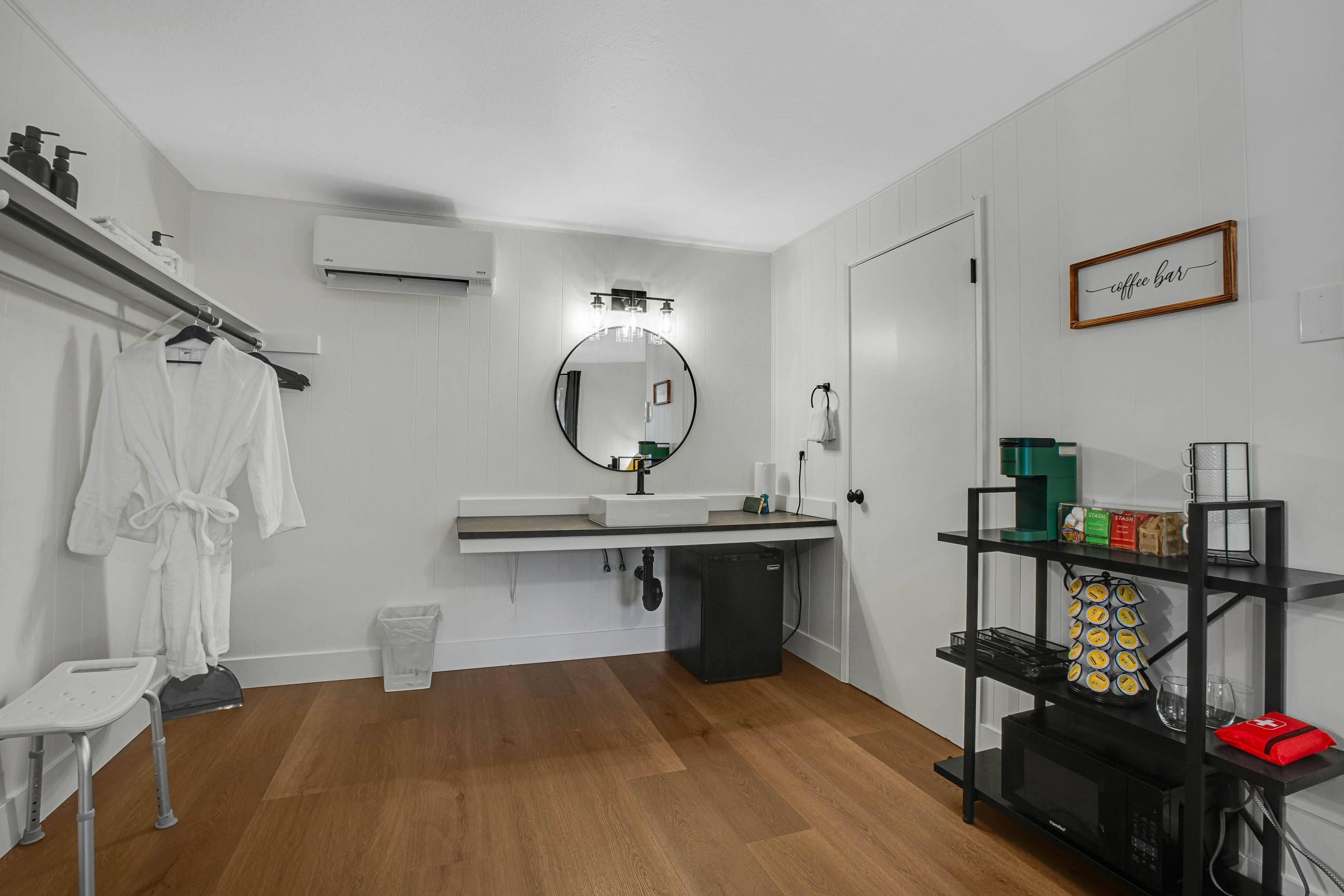 Mount Lena Room 4 at Mount Walker Inn