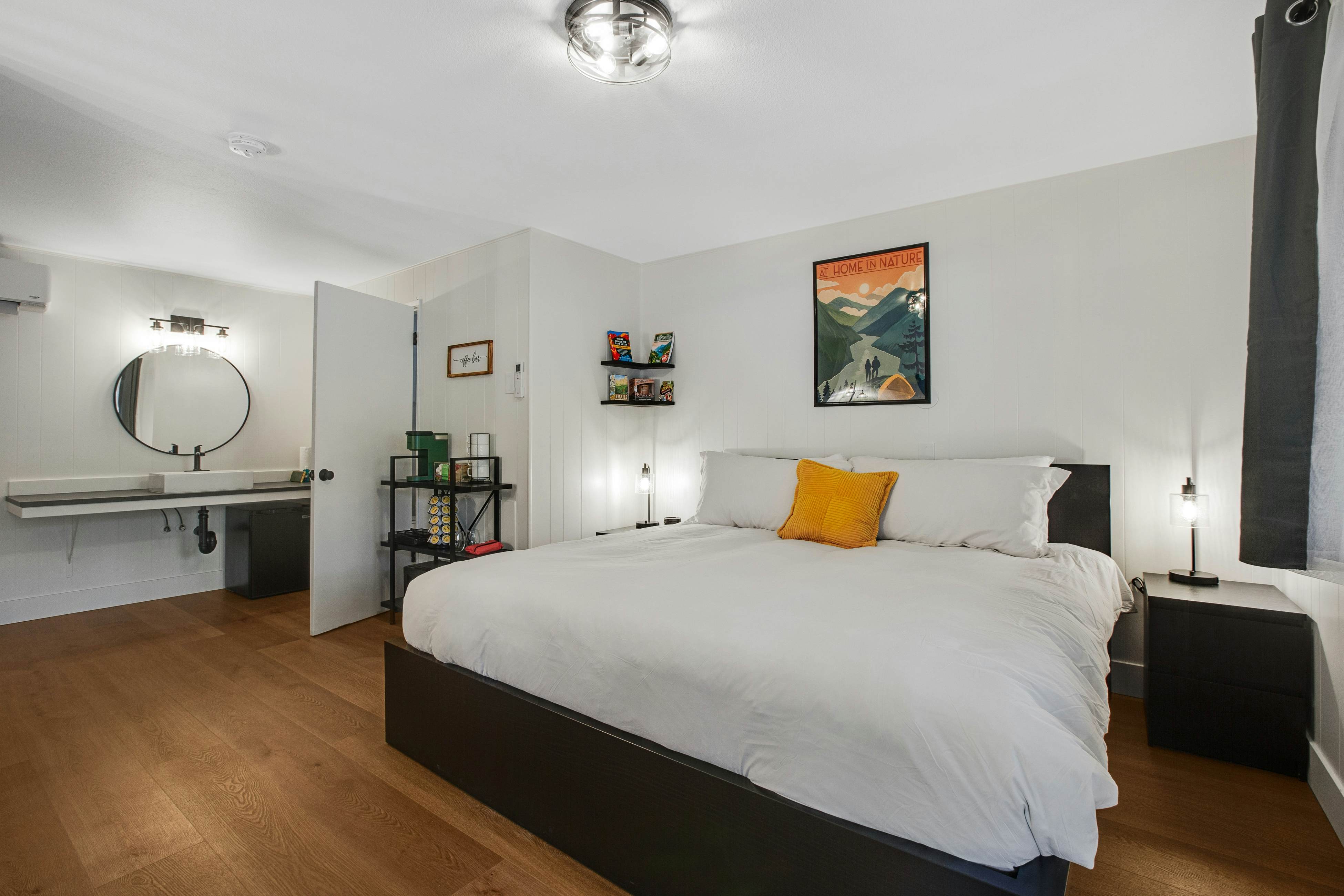 Mount Lena Room 4 at Mount Walker Inn