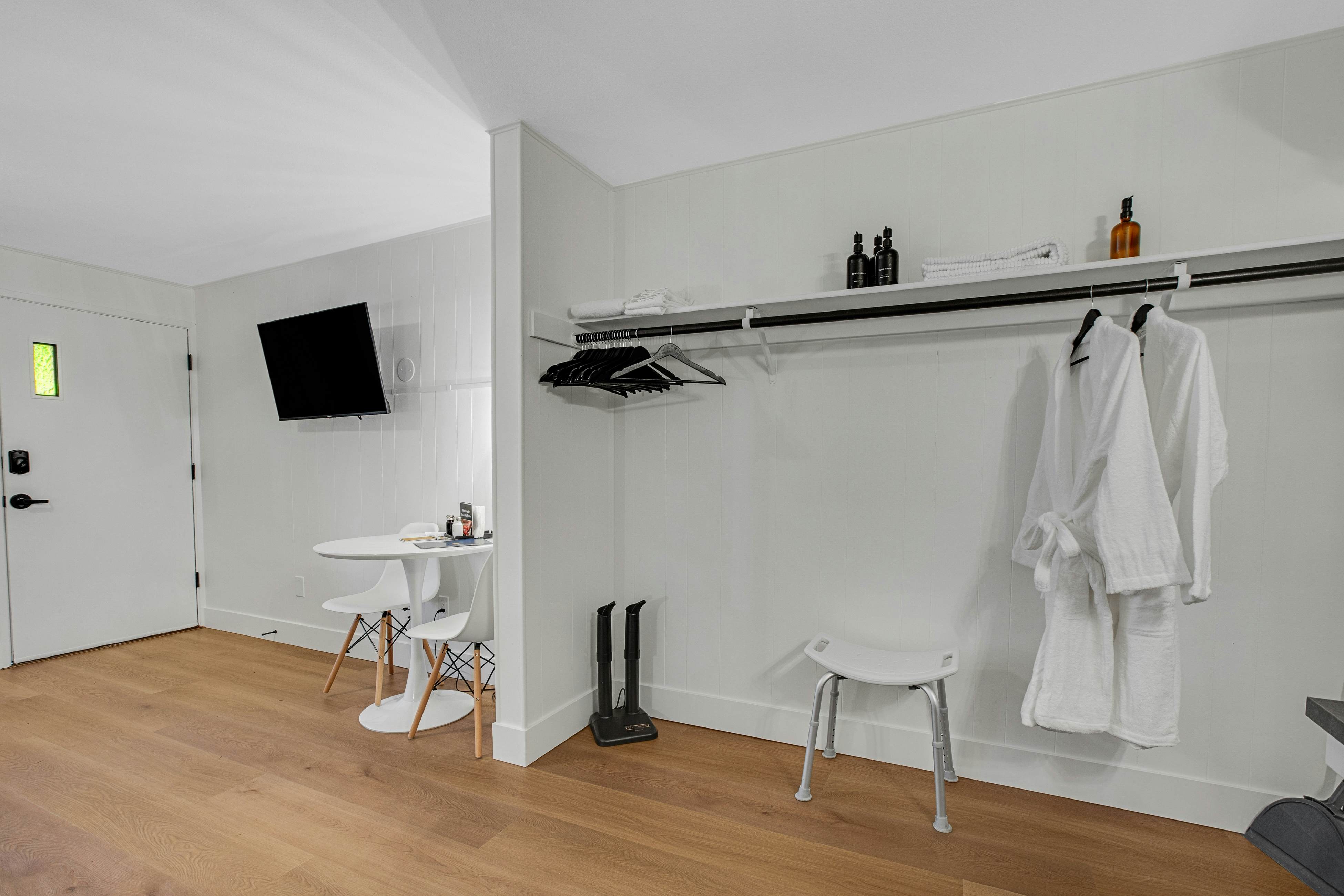 Mount Lena Room 4 at Mount Walker Inn