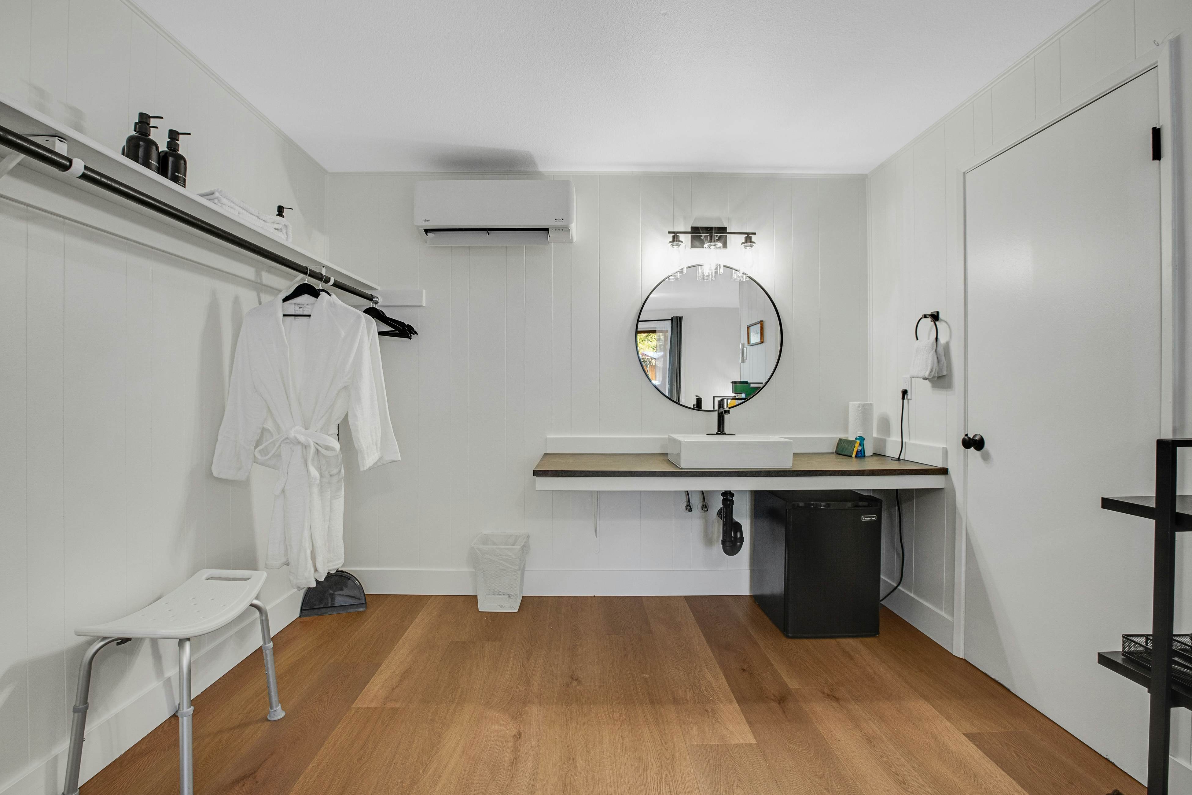 Mount Lena Room 4 at Mount Walker Inn