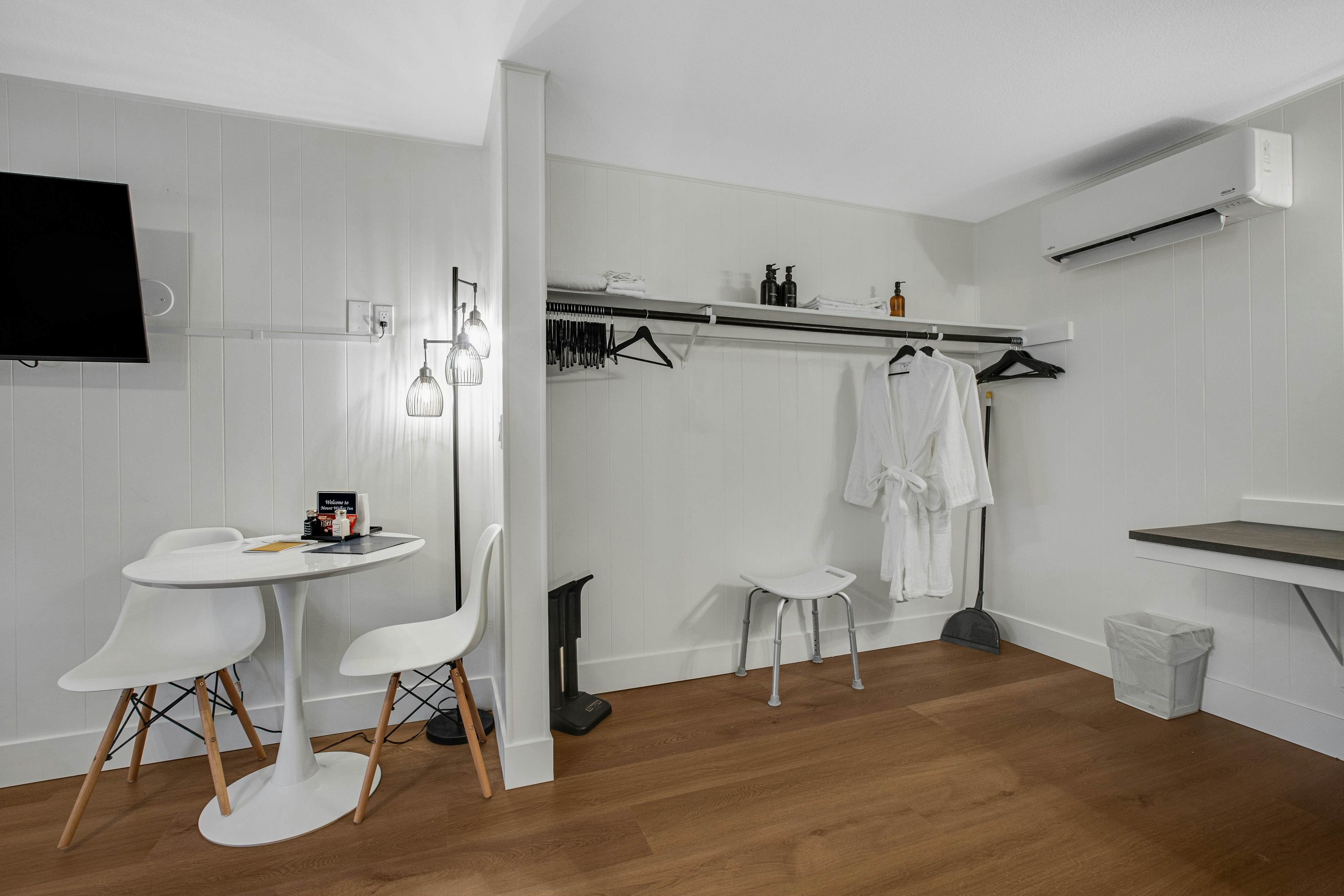 Mount Lena Room 4 at Mount Walker Inn