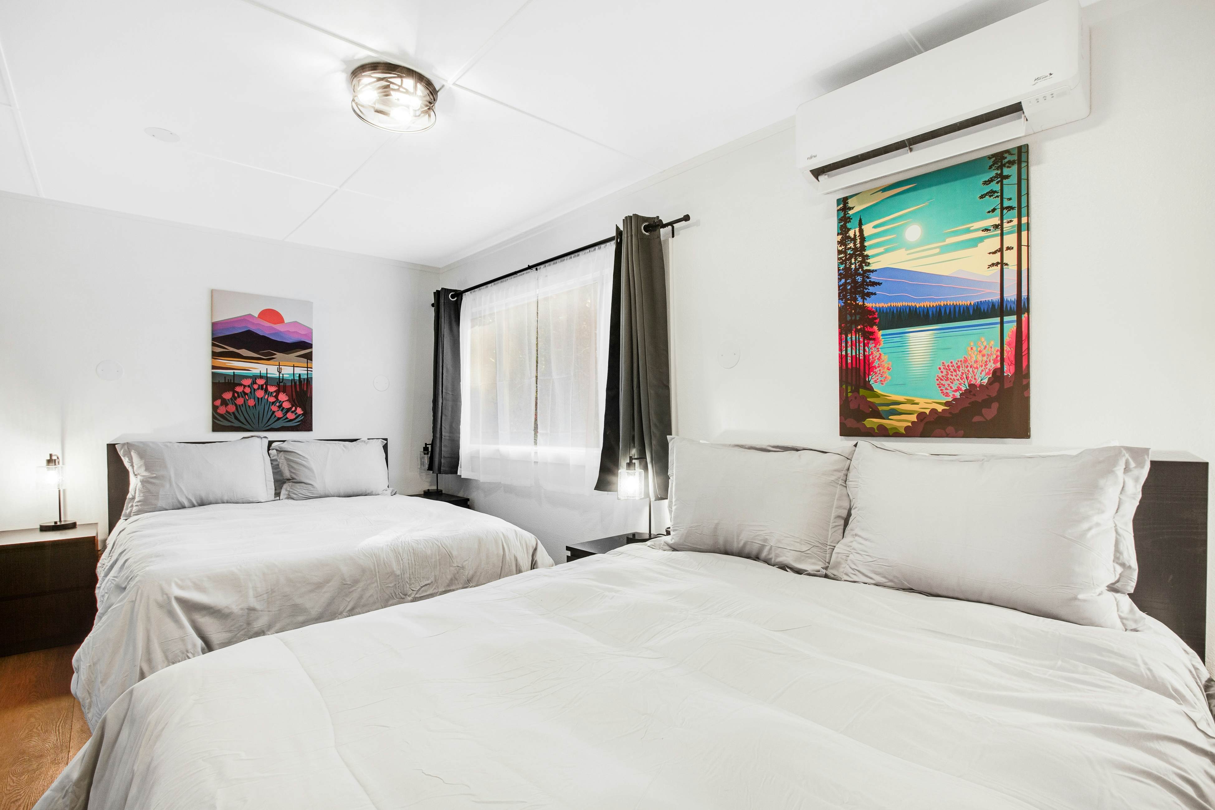 Mount Constance, Room 10 at Mount Walker Inn