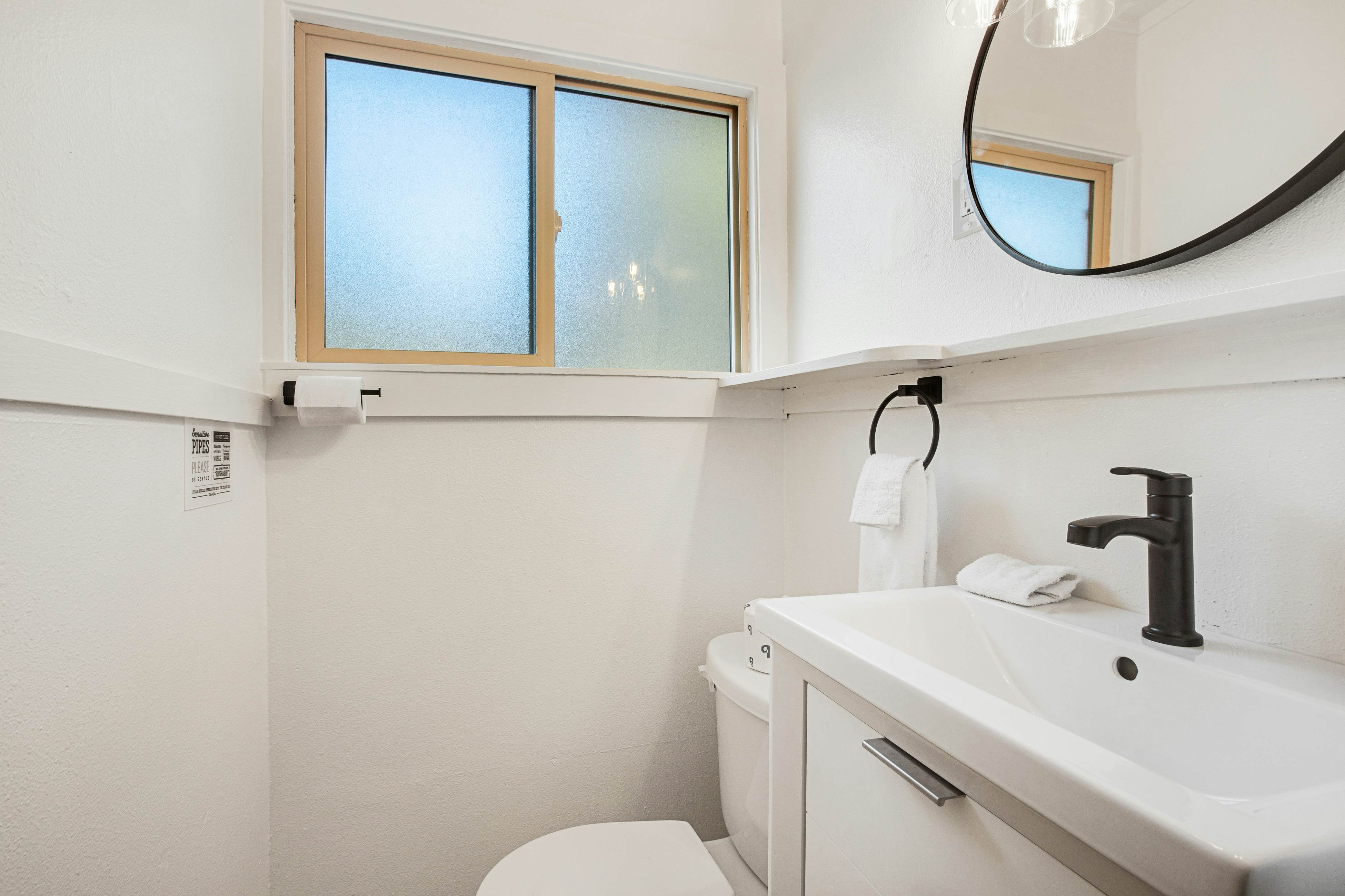 Mount Constance, Room 10 at Mount Walker Inn