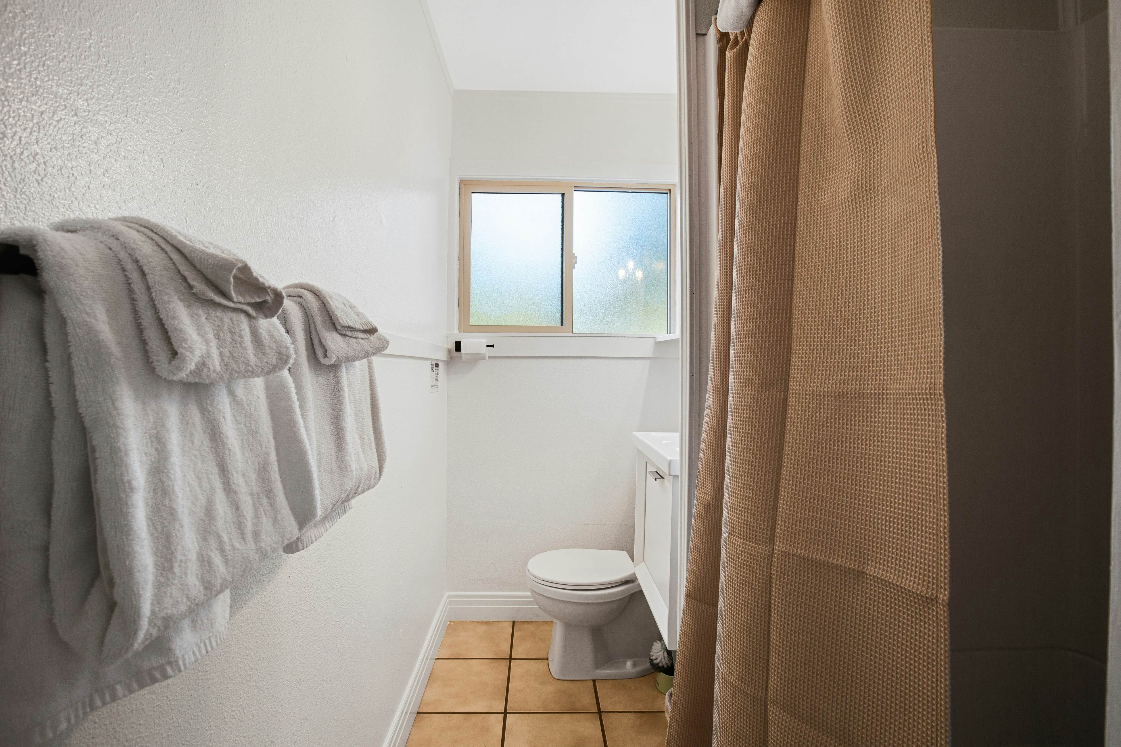 Mount Constance, Room 10 at Mount Walker Inn