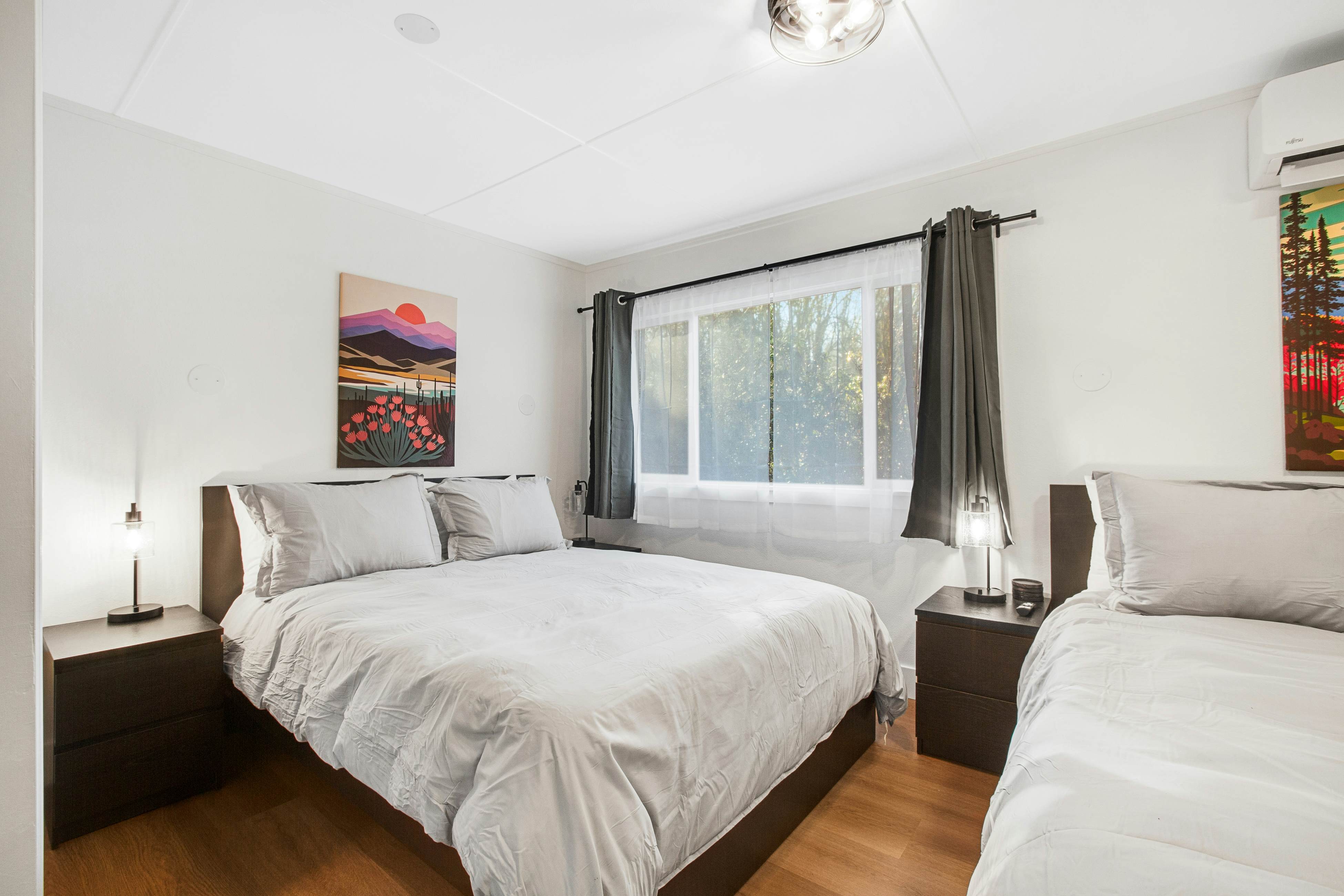 Mount Constance, Room 10 at Mount Walker Inn