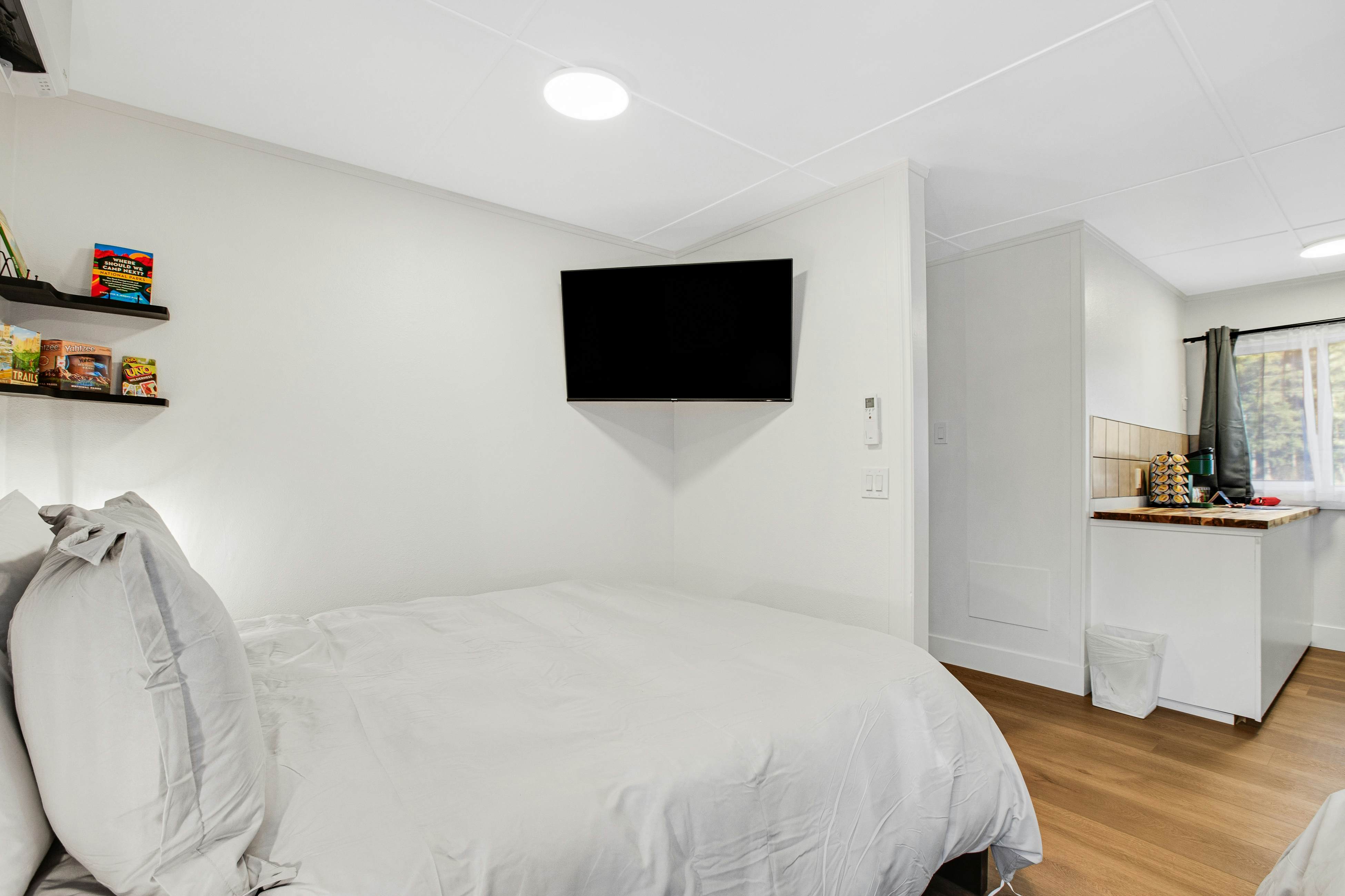 Mount Constance, Room 10 at Mount Walker Inn