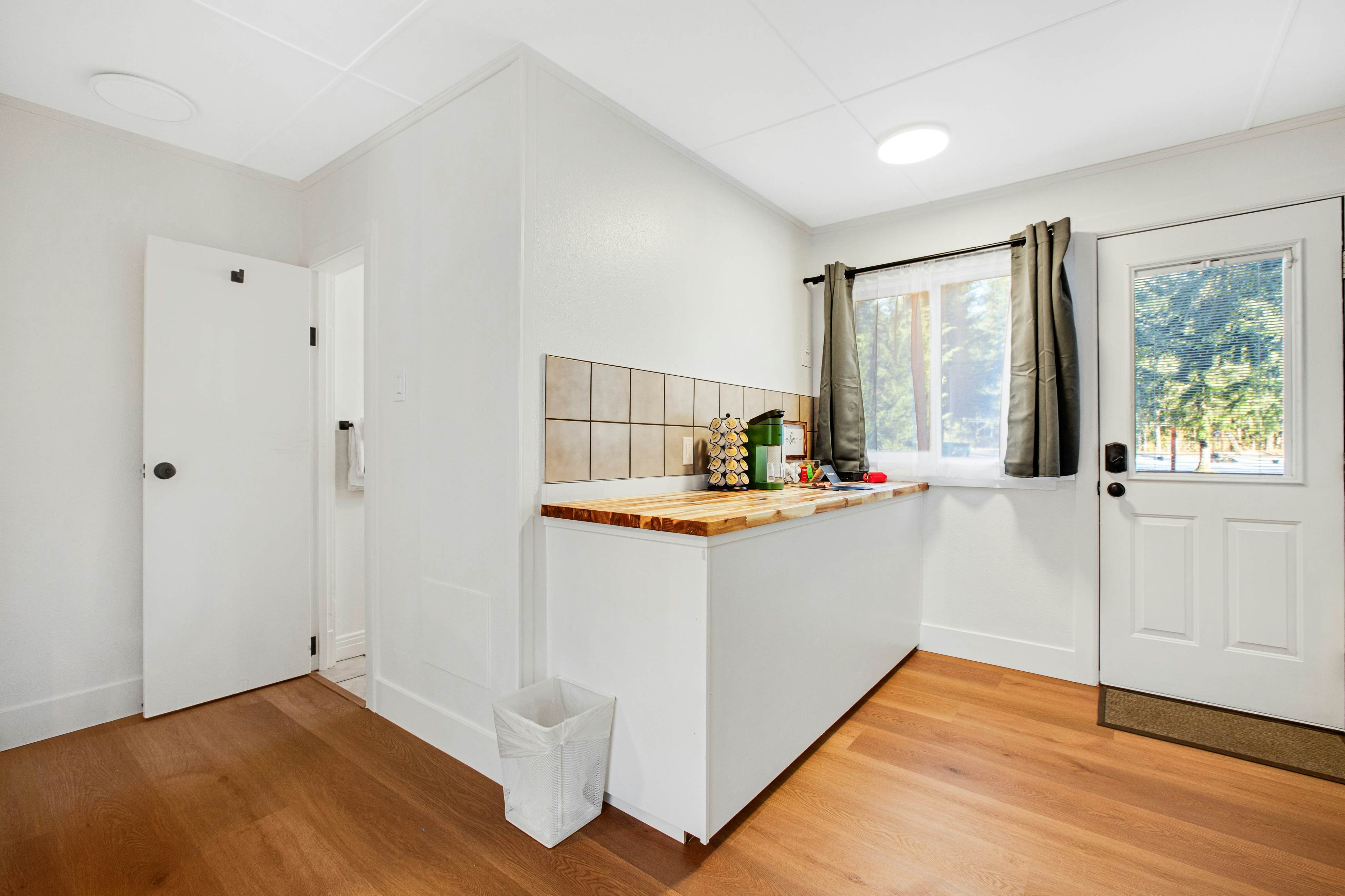 Mount Constance, Room 10 at Mount Walker Inn