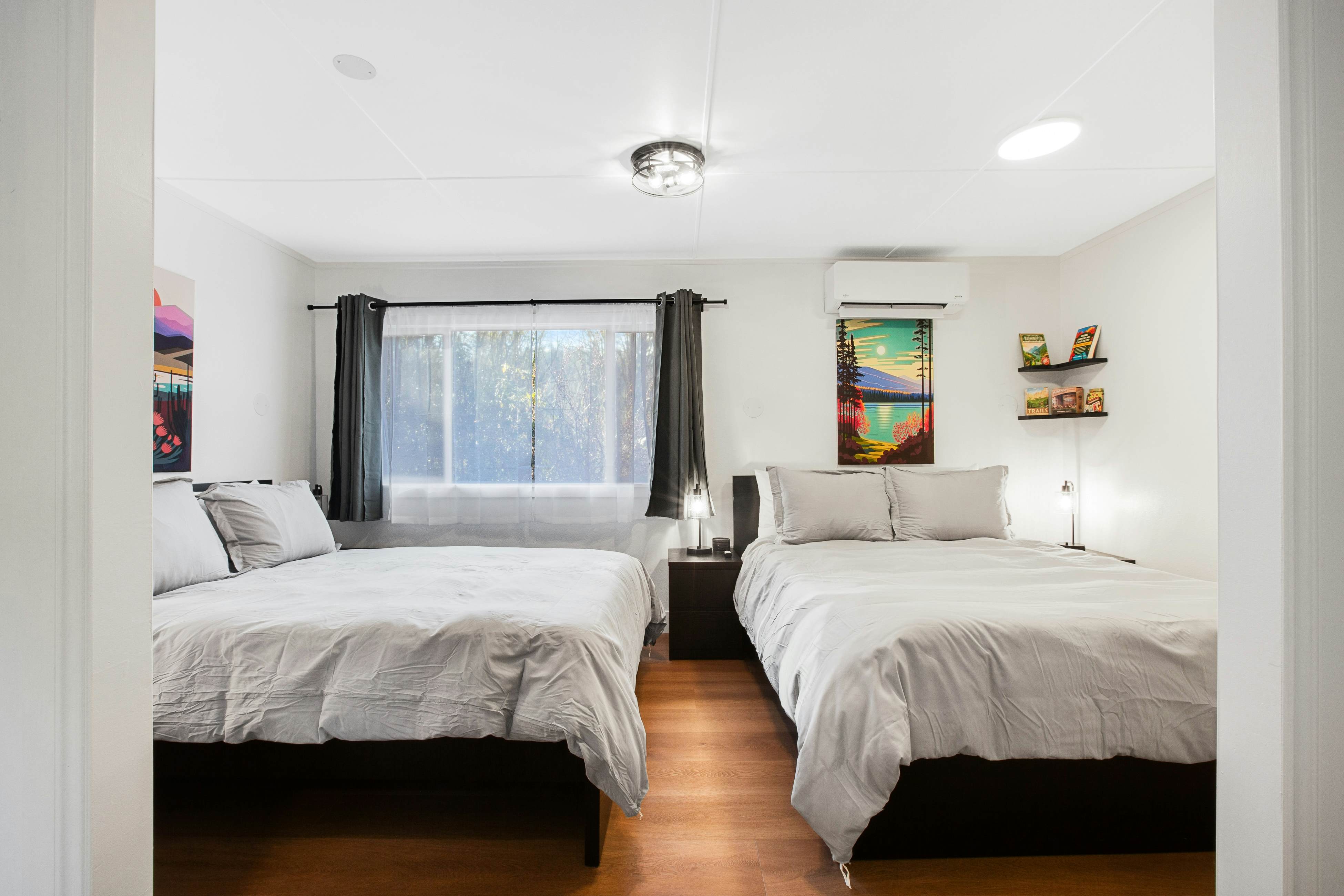 Mount Constance, Room 10 at Mount Walker Inn