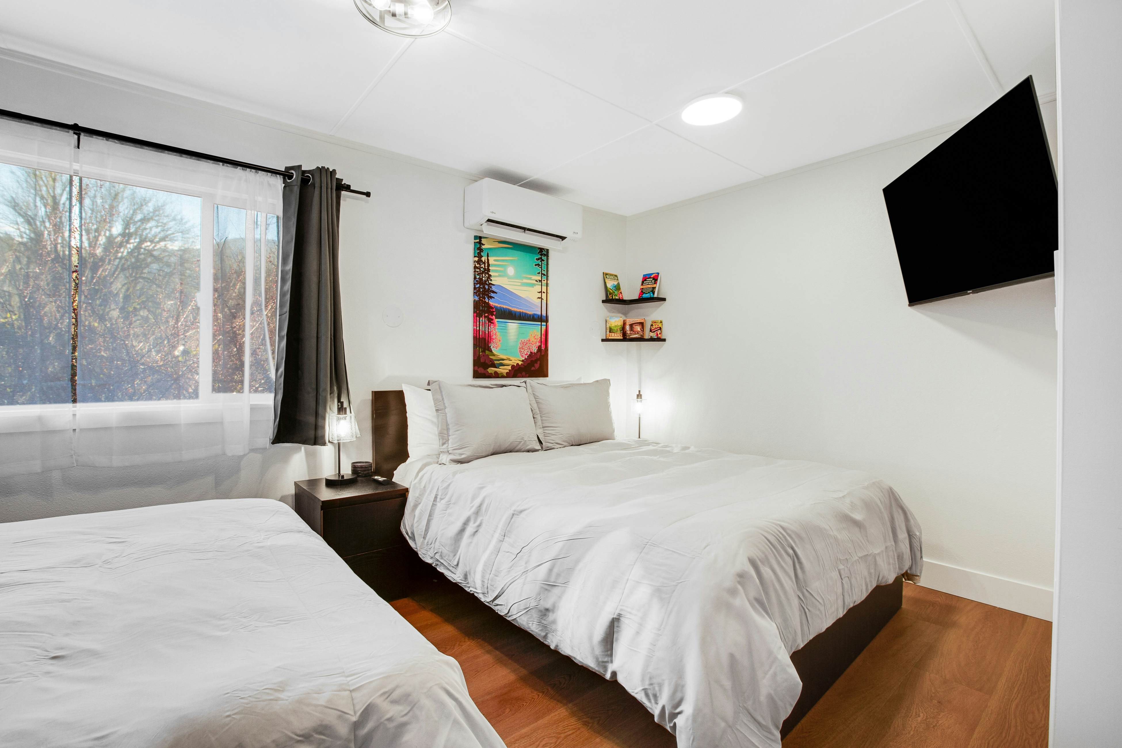 Mount Constance, Room 10 at Mount Walker Inn