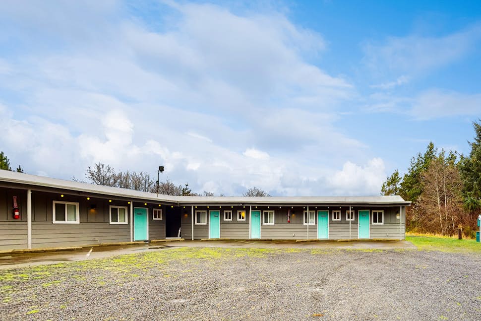 Breakwater Inn Wahkeena Condo 10 1 BD Grayland, WA Vacation Rental