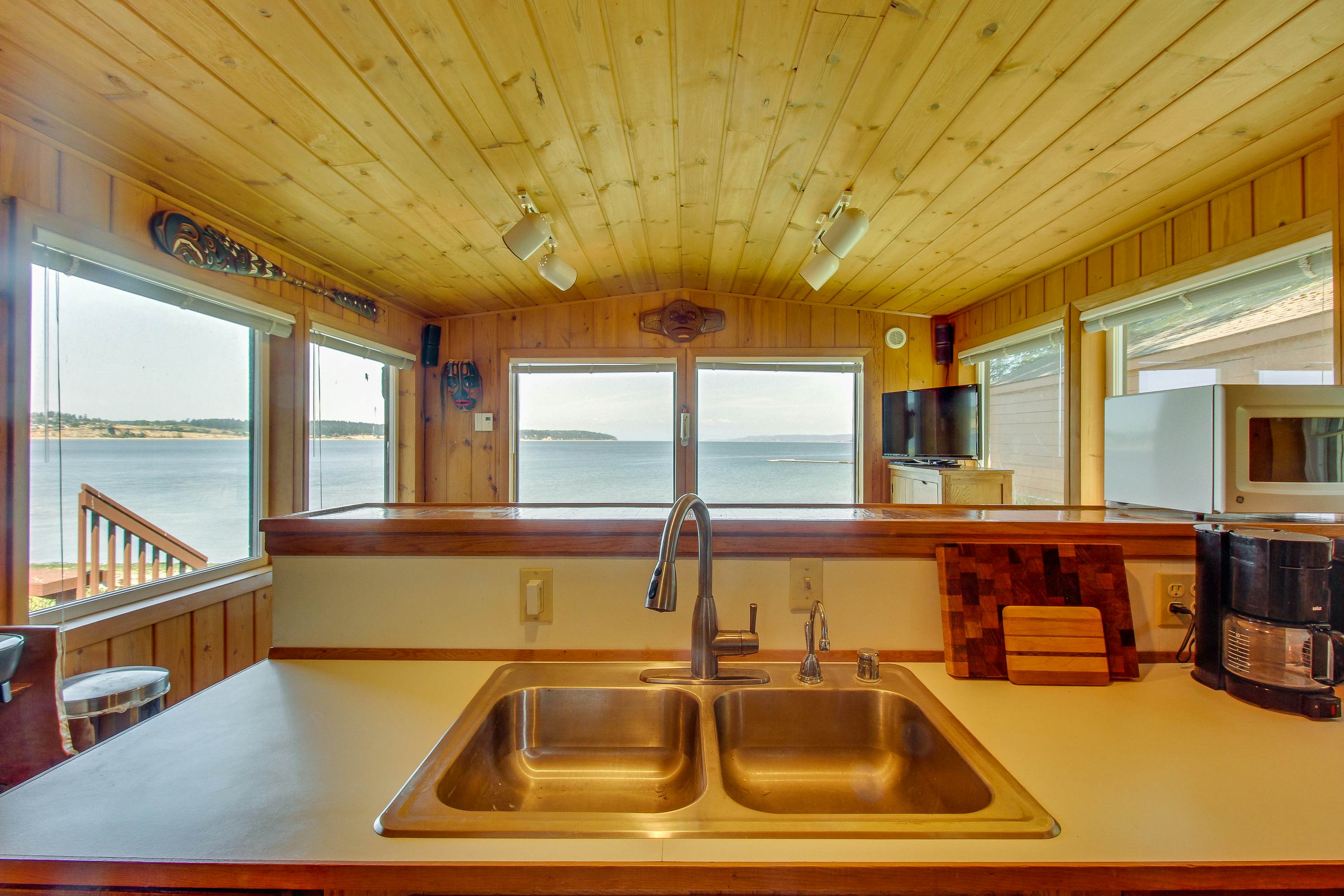 The Cabin At Penn Cove 2 BD Coupeville, WA Vacation Rental Vacasa