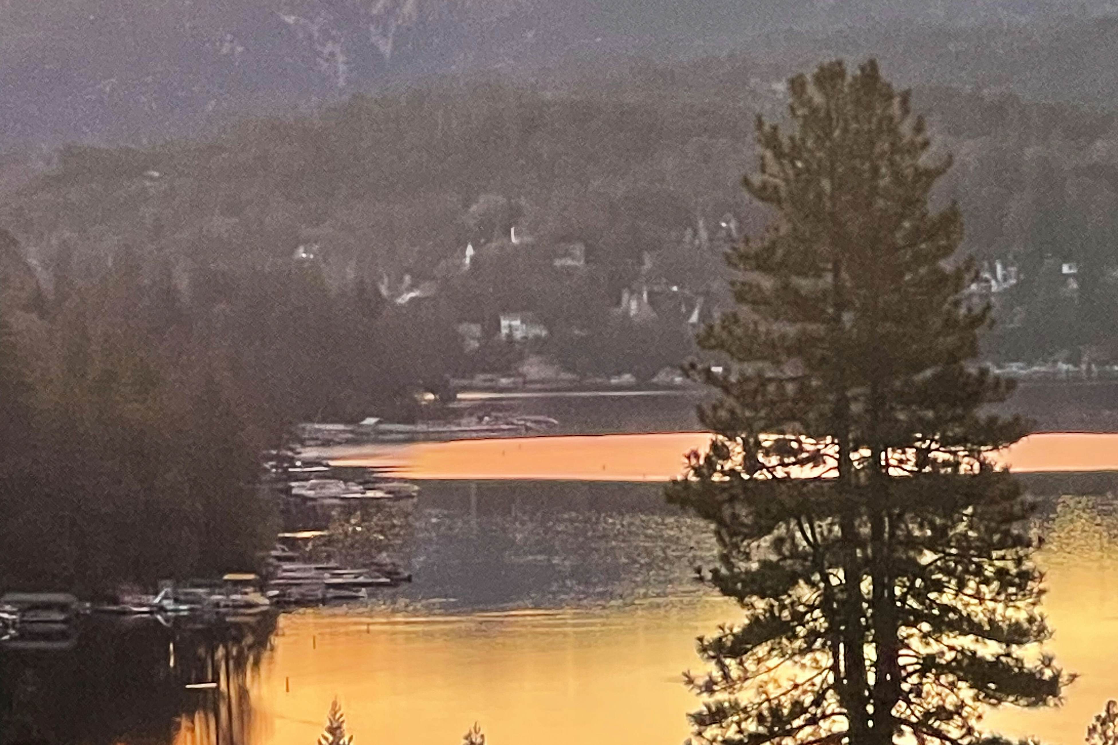 Surreal Feel Lakeview Chalet 