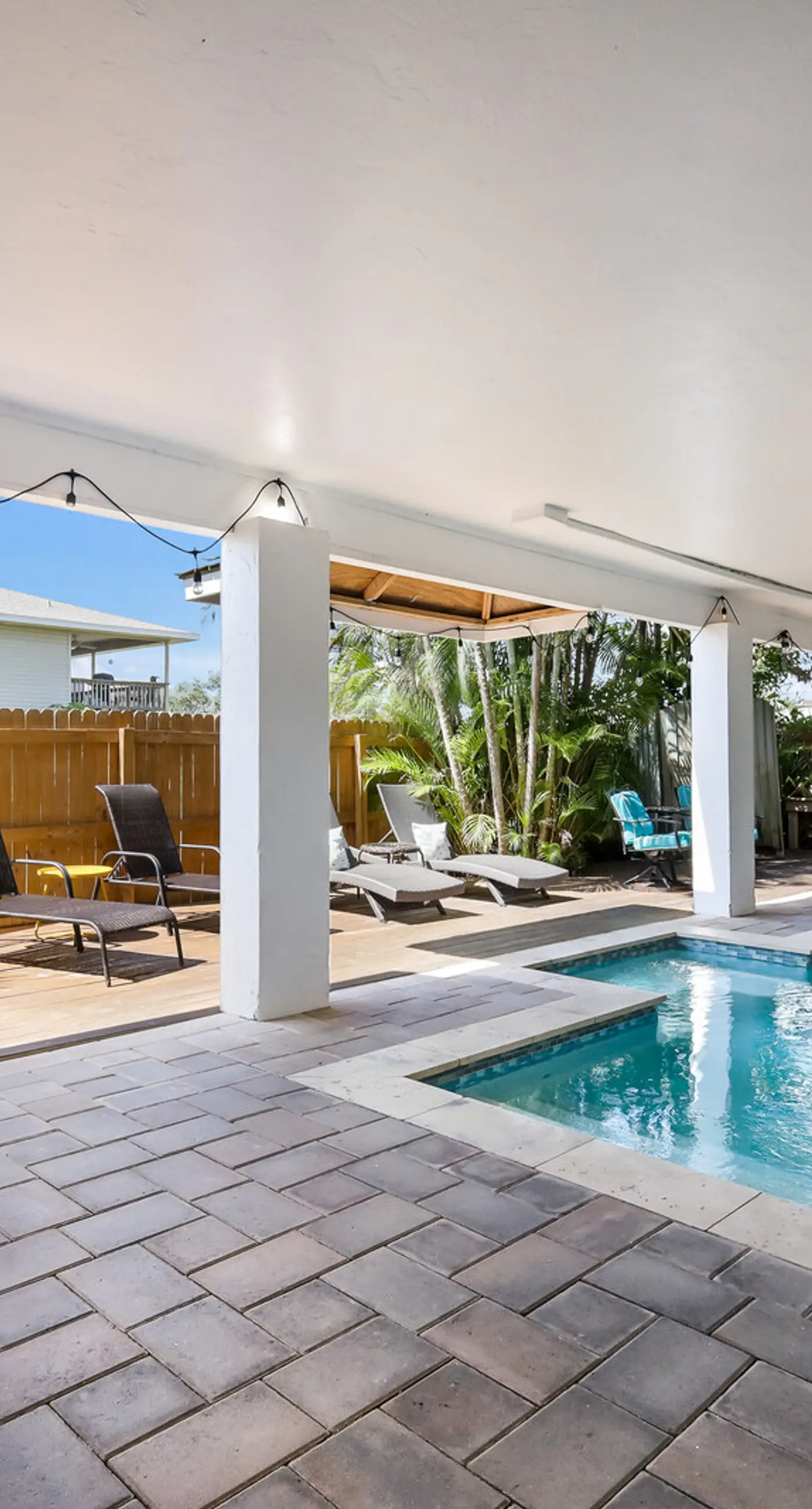 Sunny Daydream - West