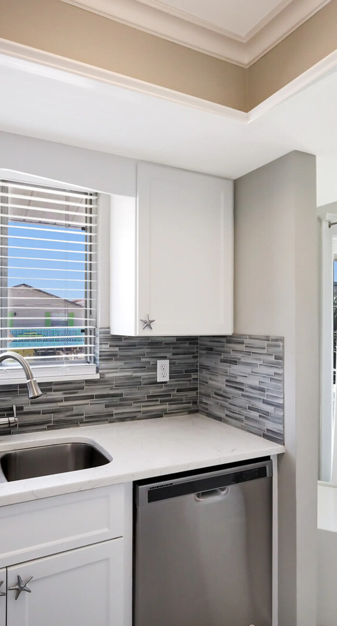 Sunny Daydream - West