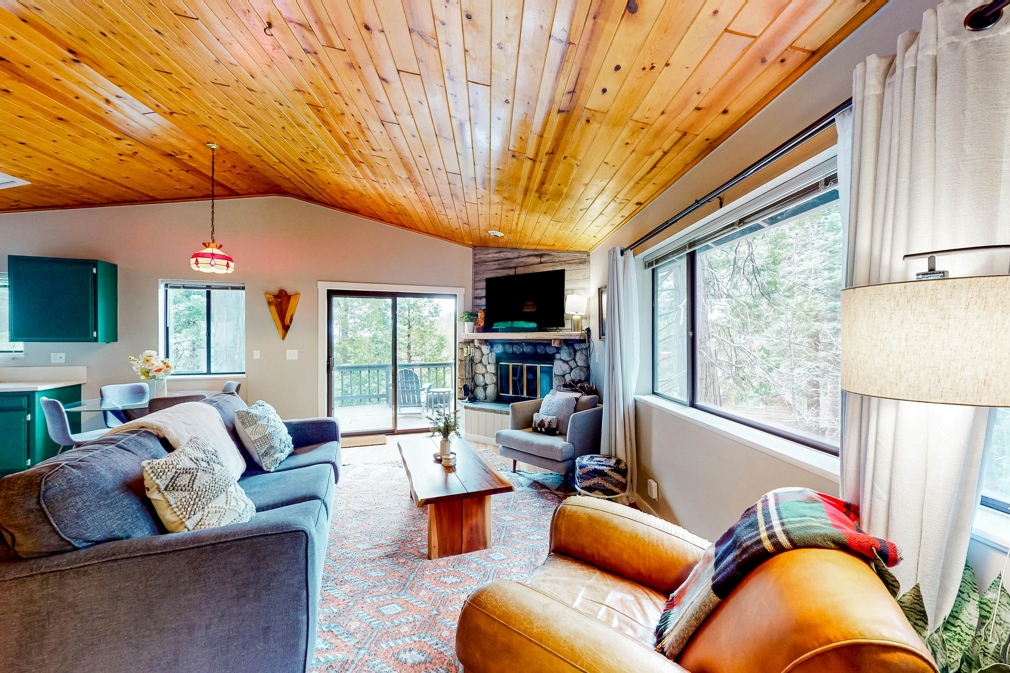 Lake Arrowhead Cabin Rentals, Vacation Rentals, Lakefront Rentals Vacasa