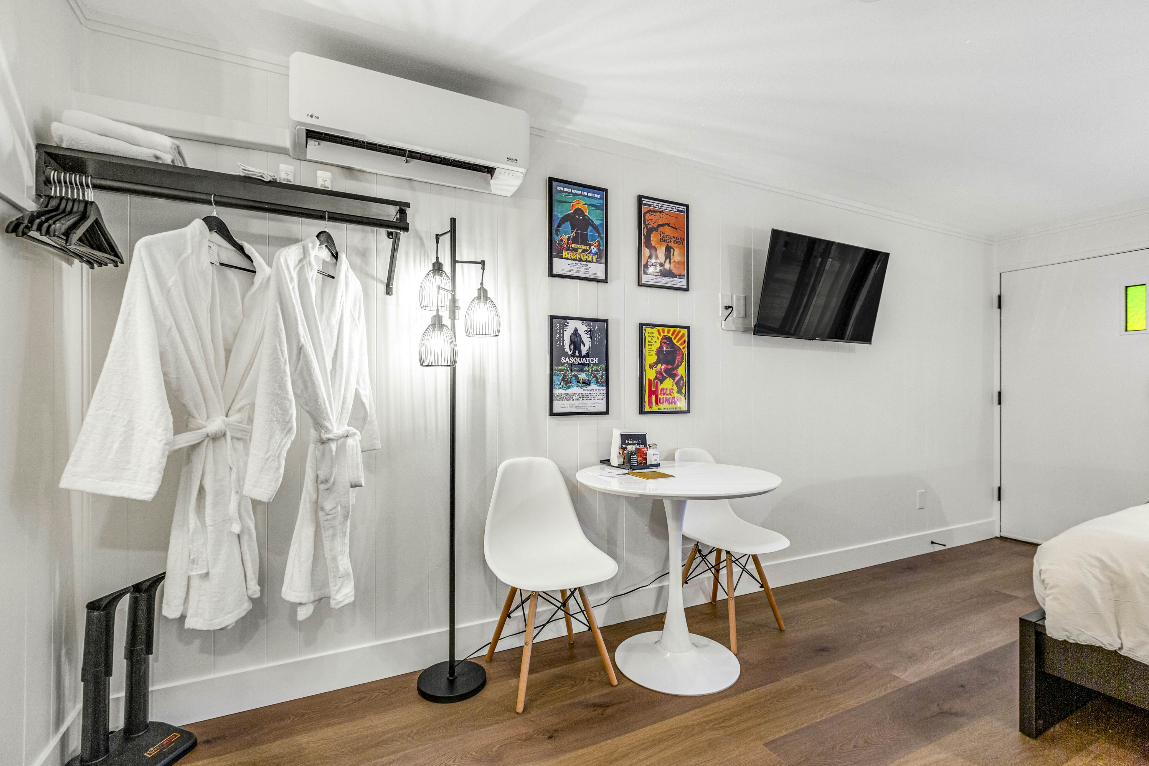 The Brothers Room 7 at Mount Walker Inn