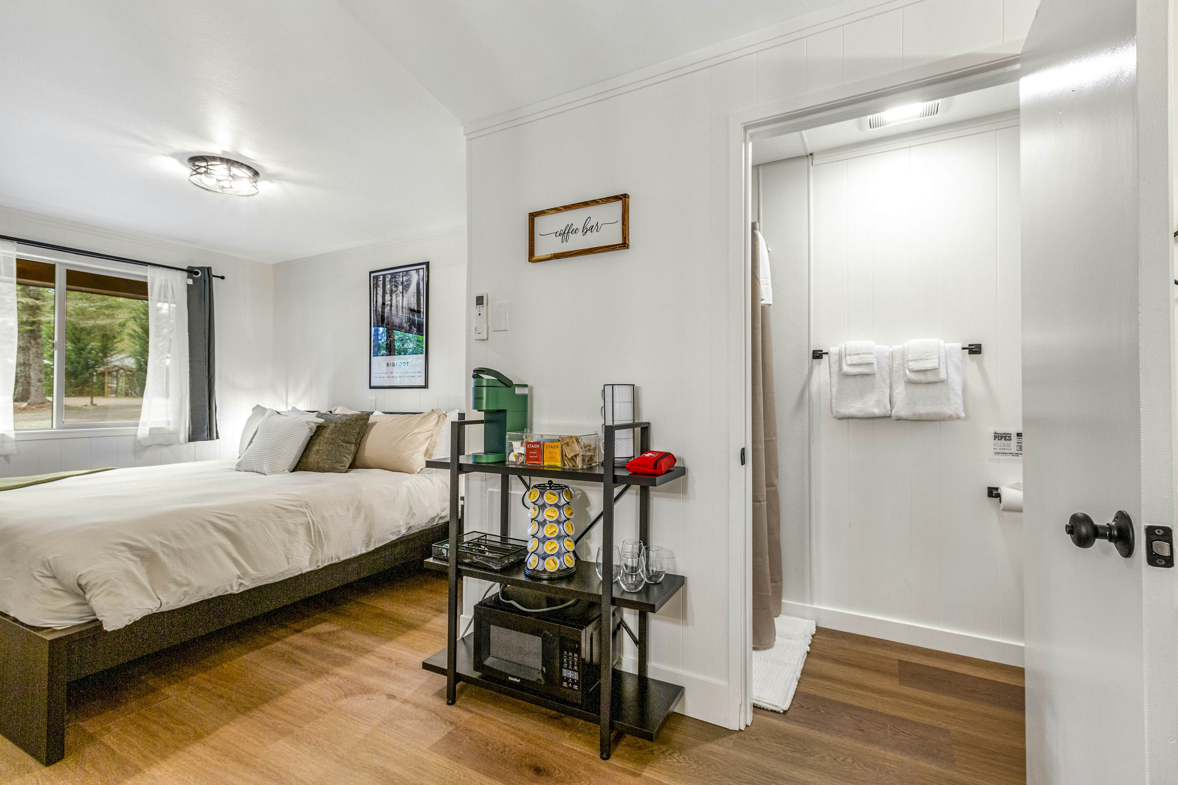 The Brothers Room 7 at Mount Walker Inn