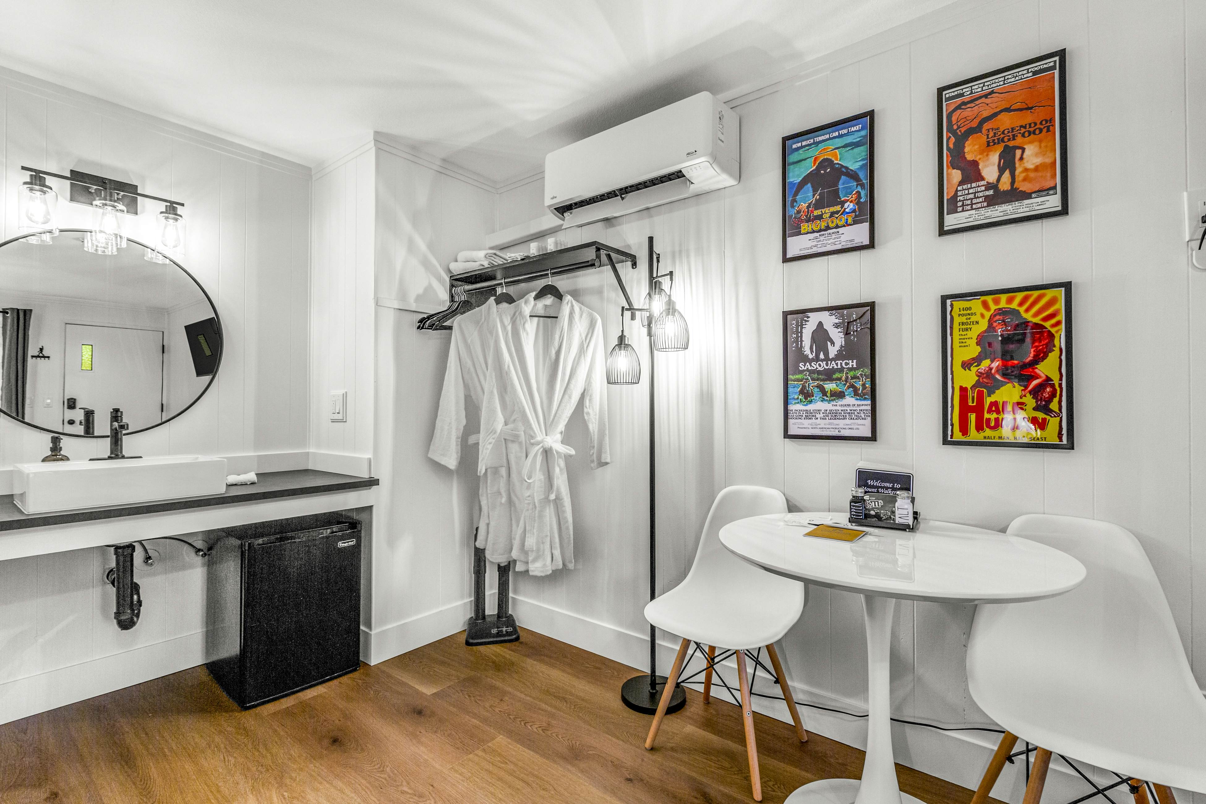 The Brothers Room 7 at Mount Walker Inn