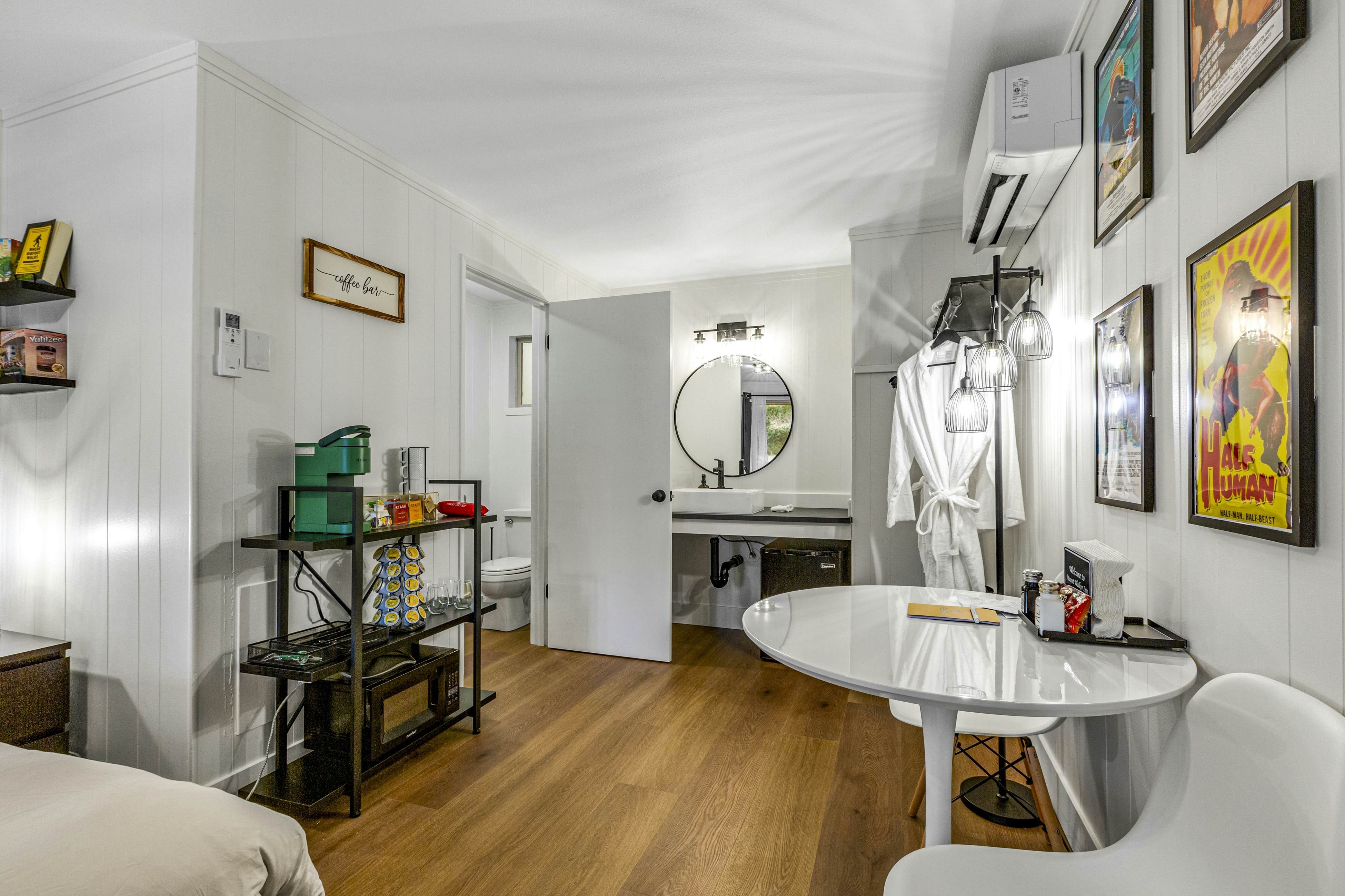 The Brothers Room 7 at Mount Walker Inn