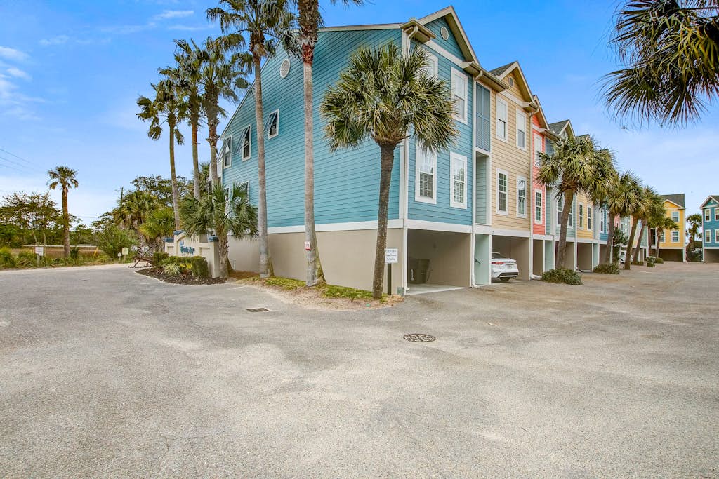 Lavish home near the beach and Charleston with pool & dock access - balcony — Folly Beach, SC — vacation rental