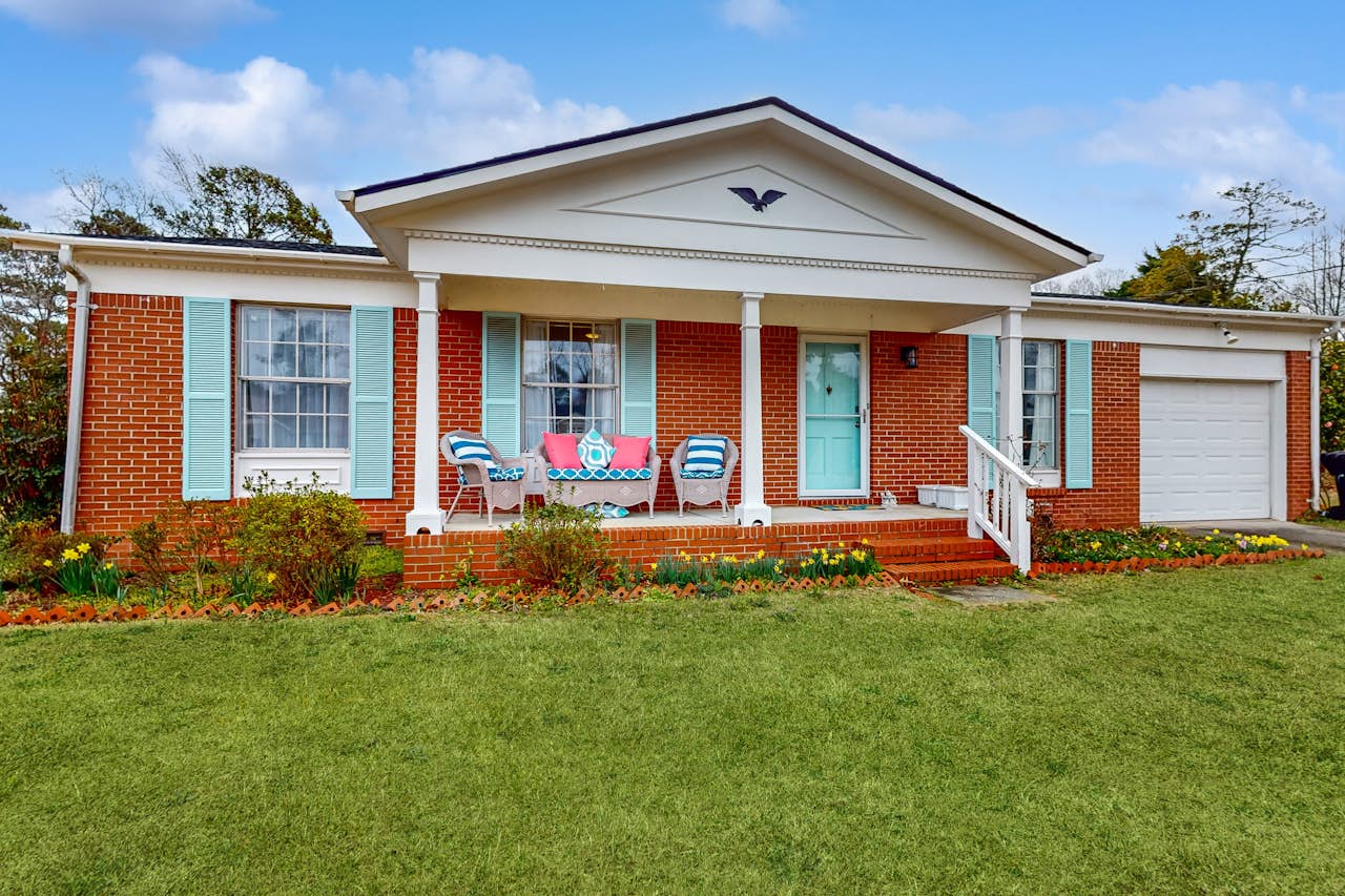 Shell Cottage 4 BD Manteo, NC Vacation Rental Vacasa