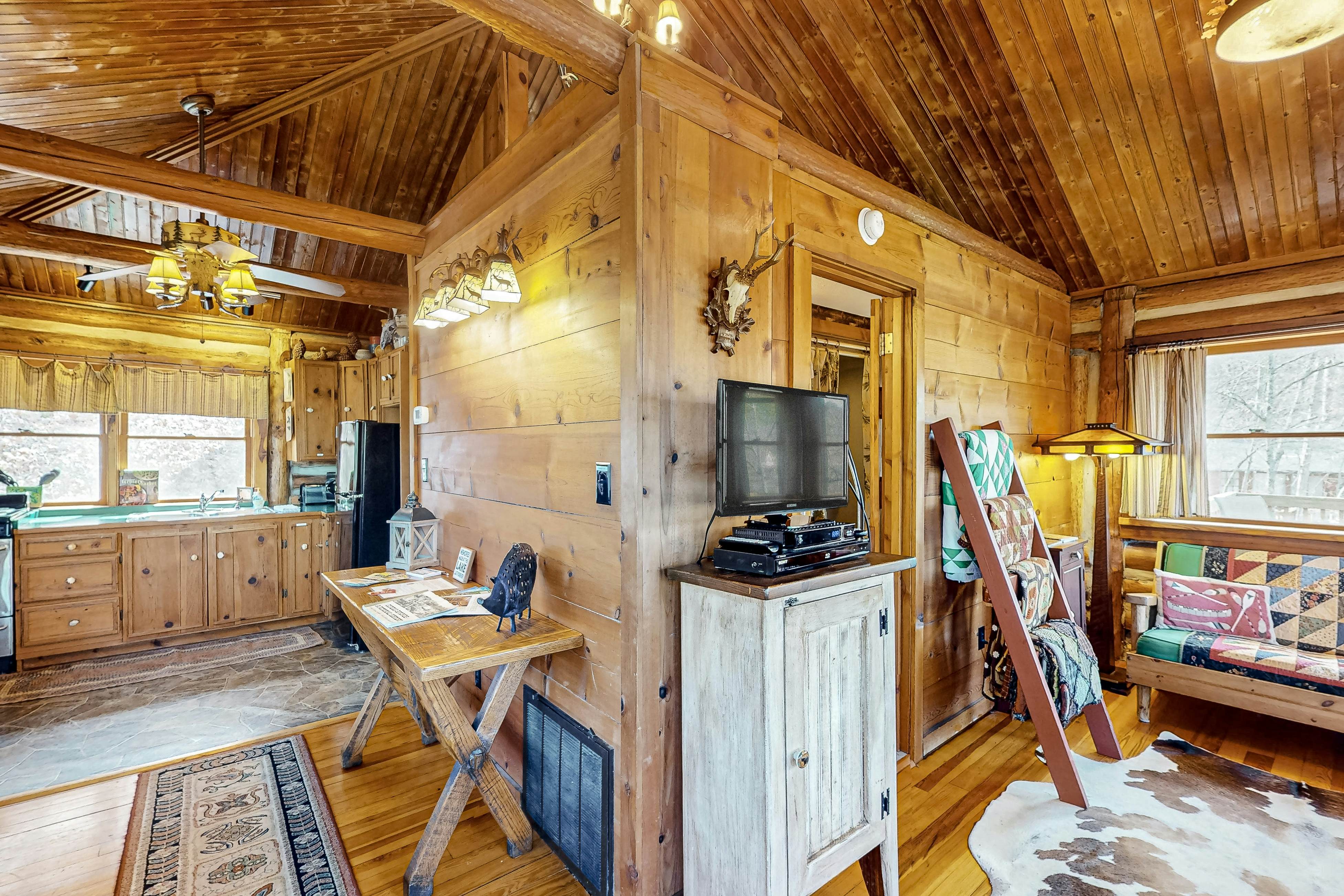 Lake Lucerne - Treehouse Cabin #01