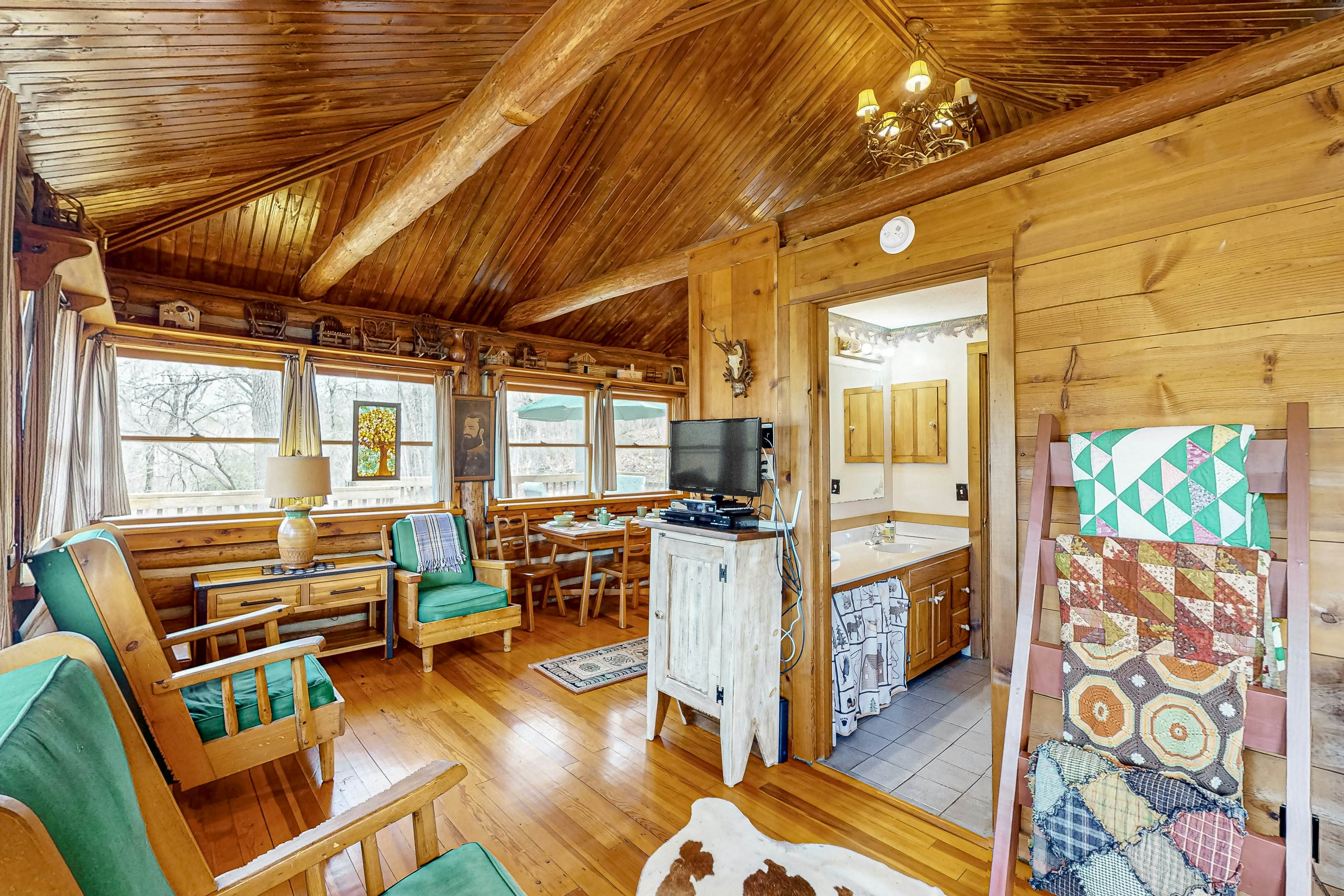 Lake Lucerne - Treehouse Cabin #01