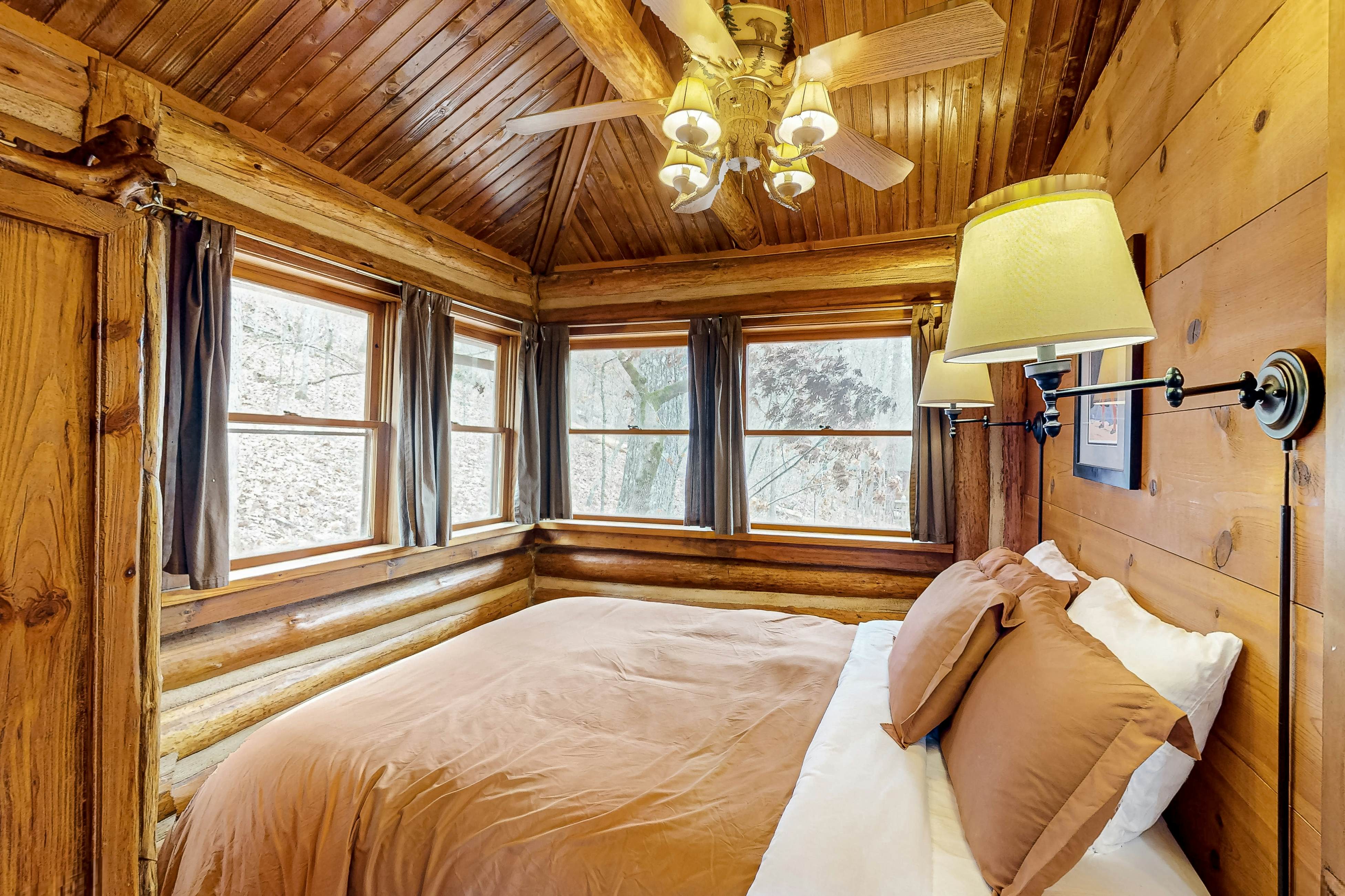 Lake Lucerne - Treehouse Cabin #01