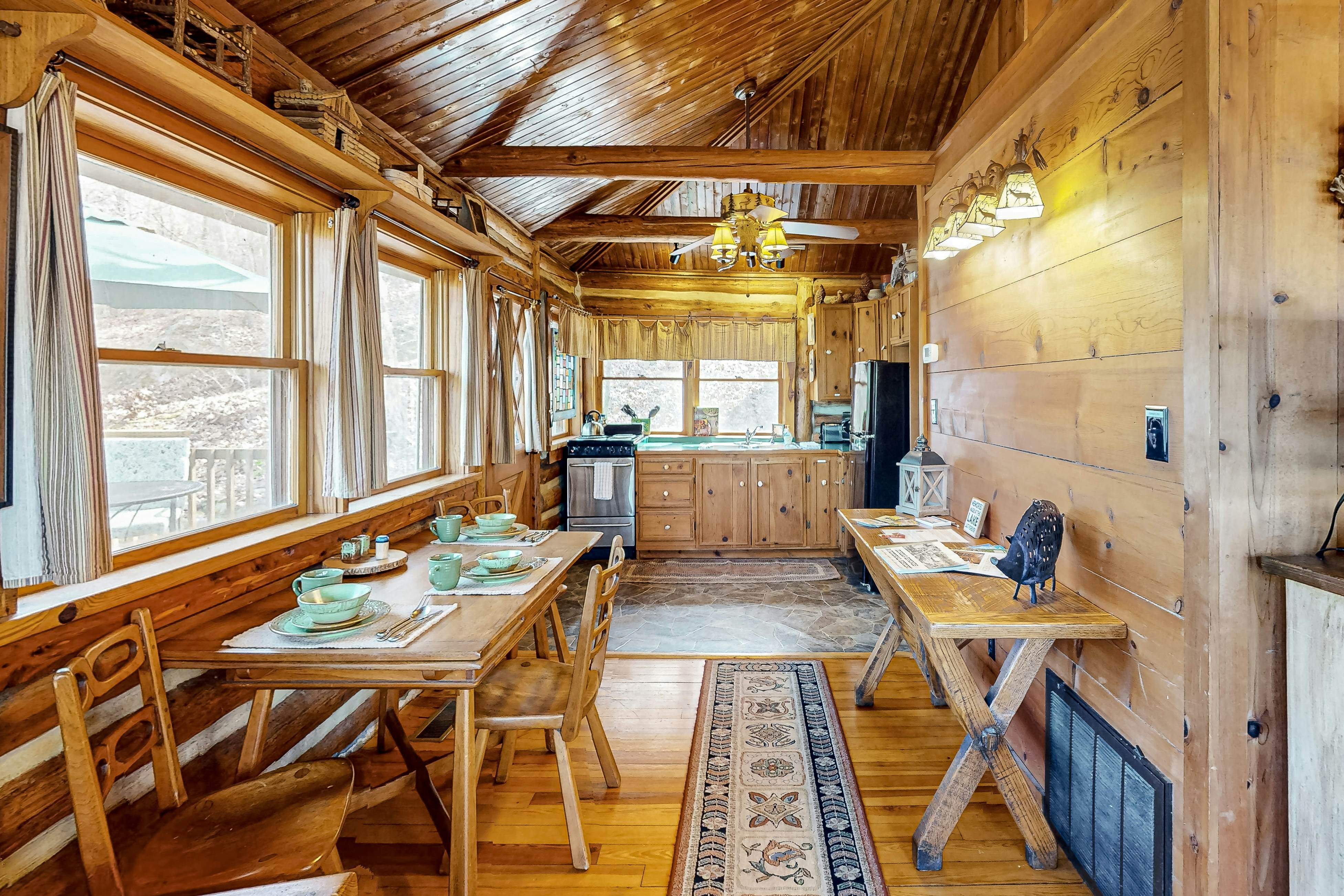 Lake Lucerne - Treehouse Cabin #01