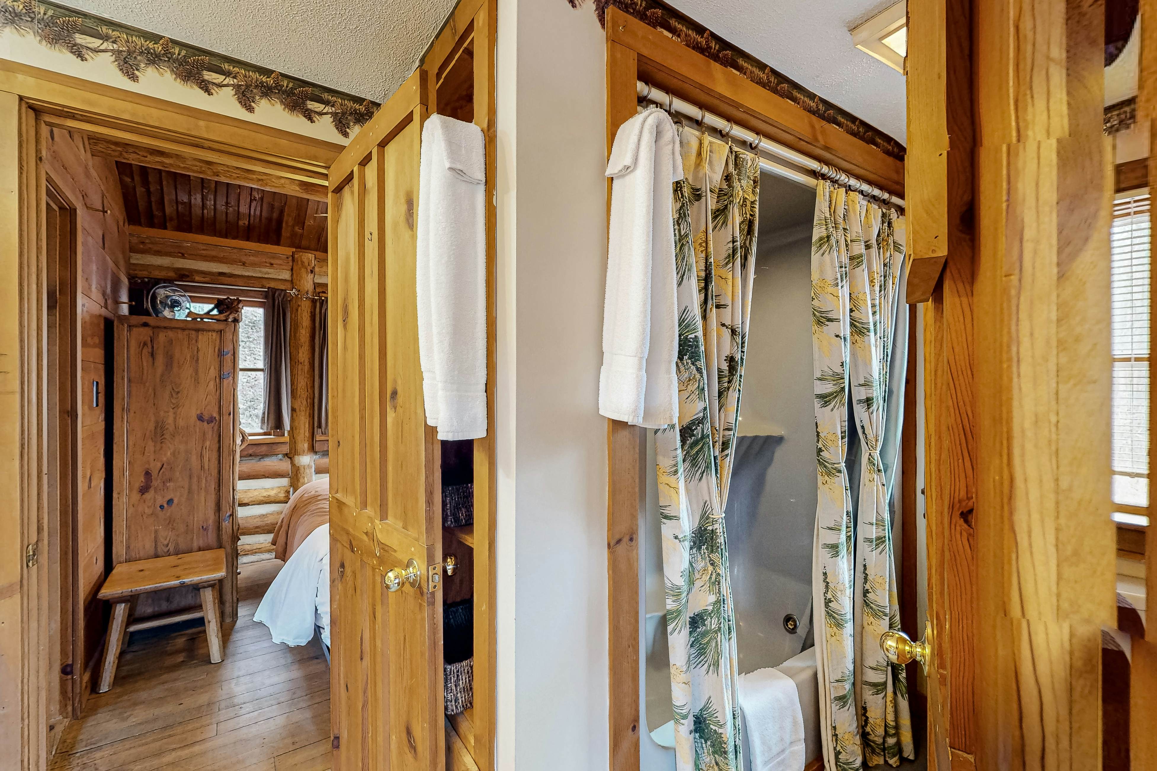 Lake Lucerne - Treehouse Cabin #01