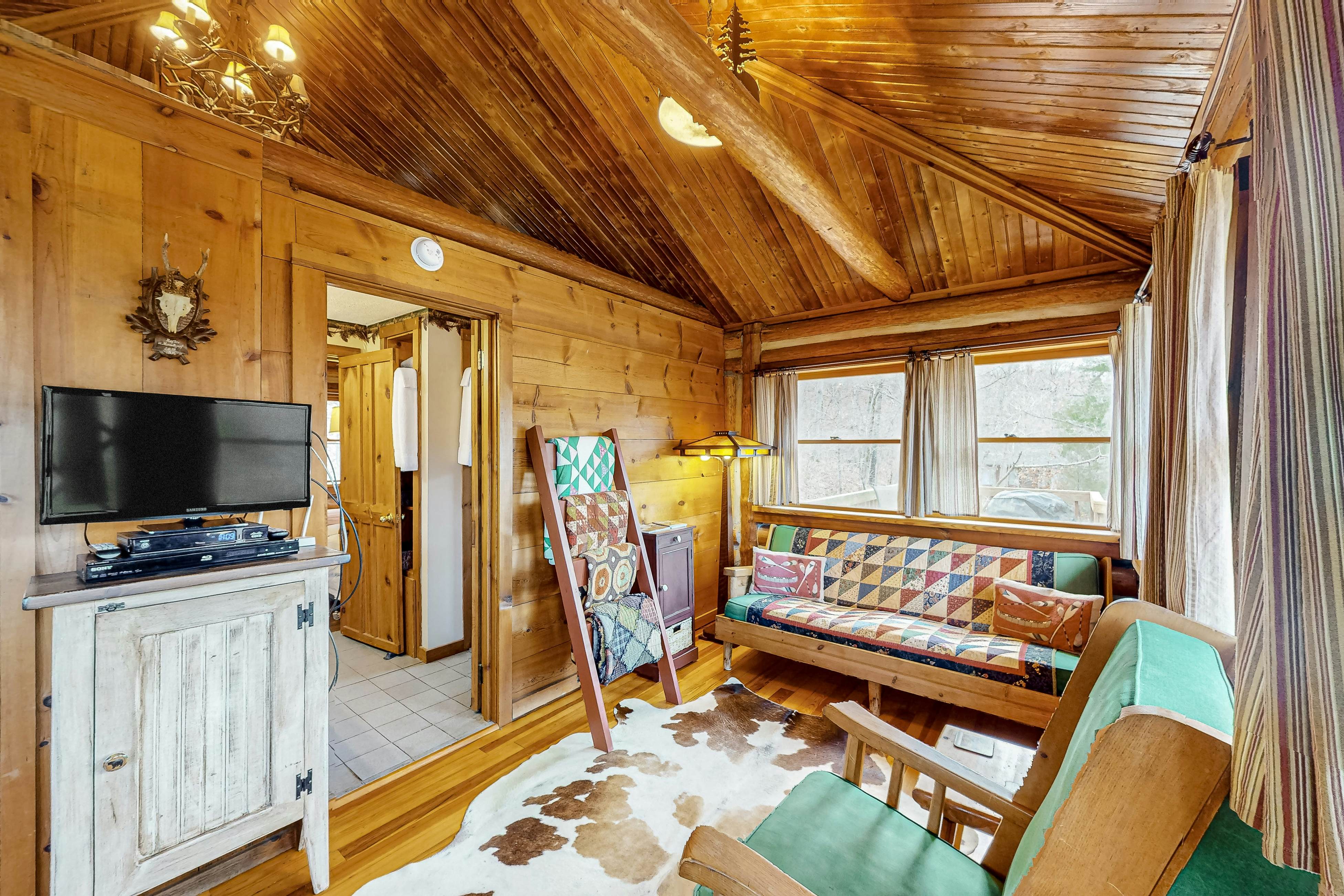 Lake Lucerne - Treehouse Cabin #01