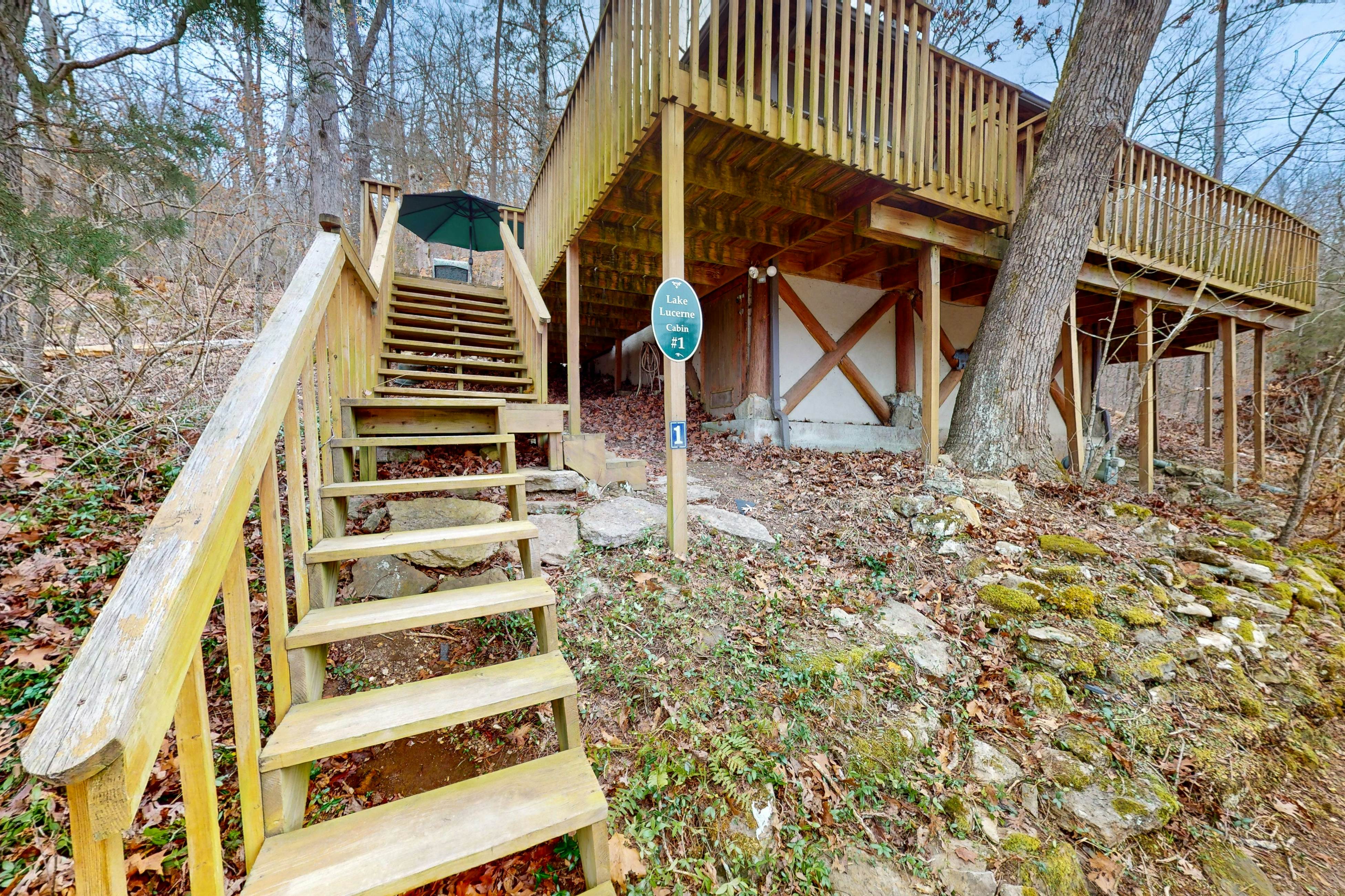 Lake Lucerne - Treehouse Cabin #01
