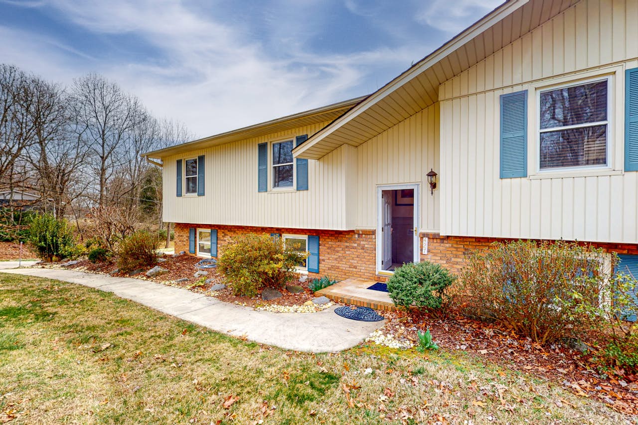 Come Together Place 3 BD Candler, NC Vacation Rental Vacasa