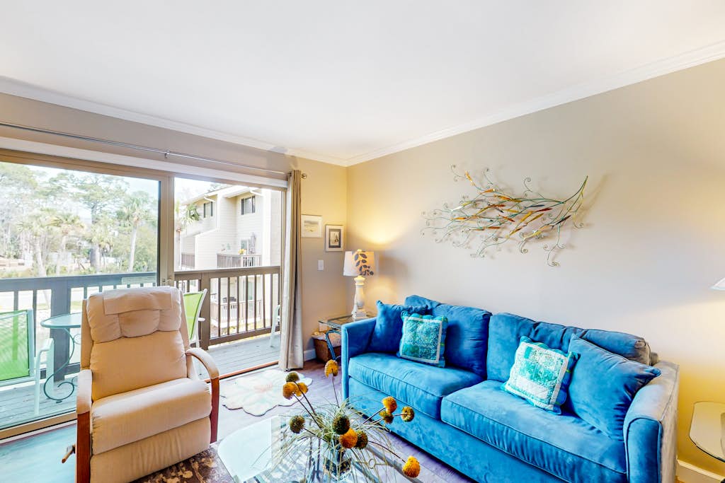 Fun & bright beach getaway with pool, easy beach access & pond view — Hilton Head, SC — vacation rental