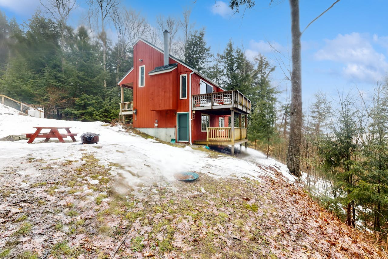 Sleepless in Snowood 4 BD Thornton, NH Vacation Rental Vacasa