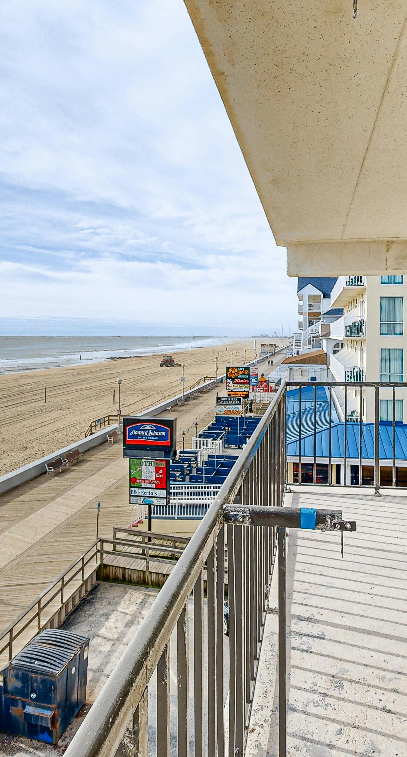 The Waves at Boardwalk 406