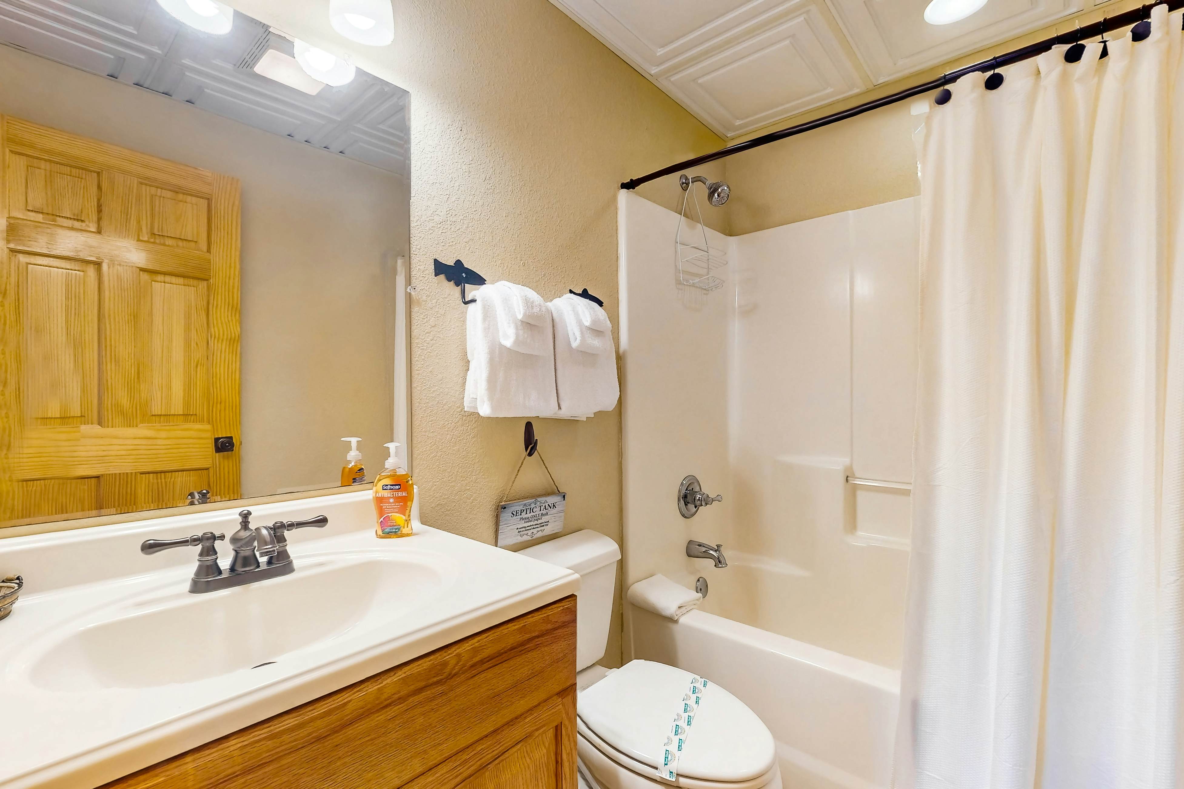 Lazy Bear Creek Lodge