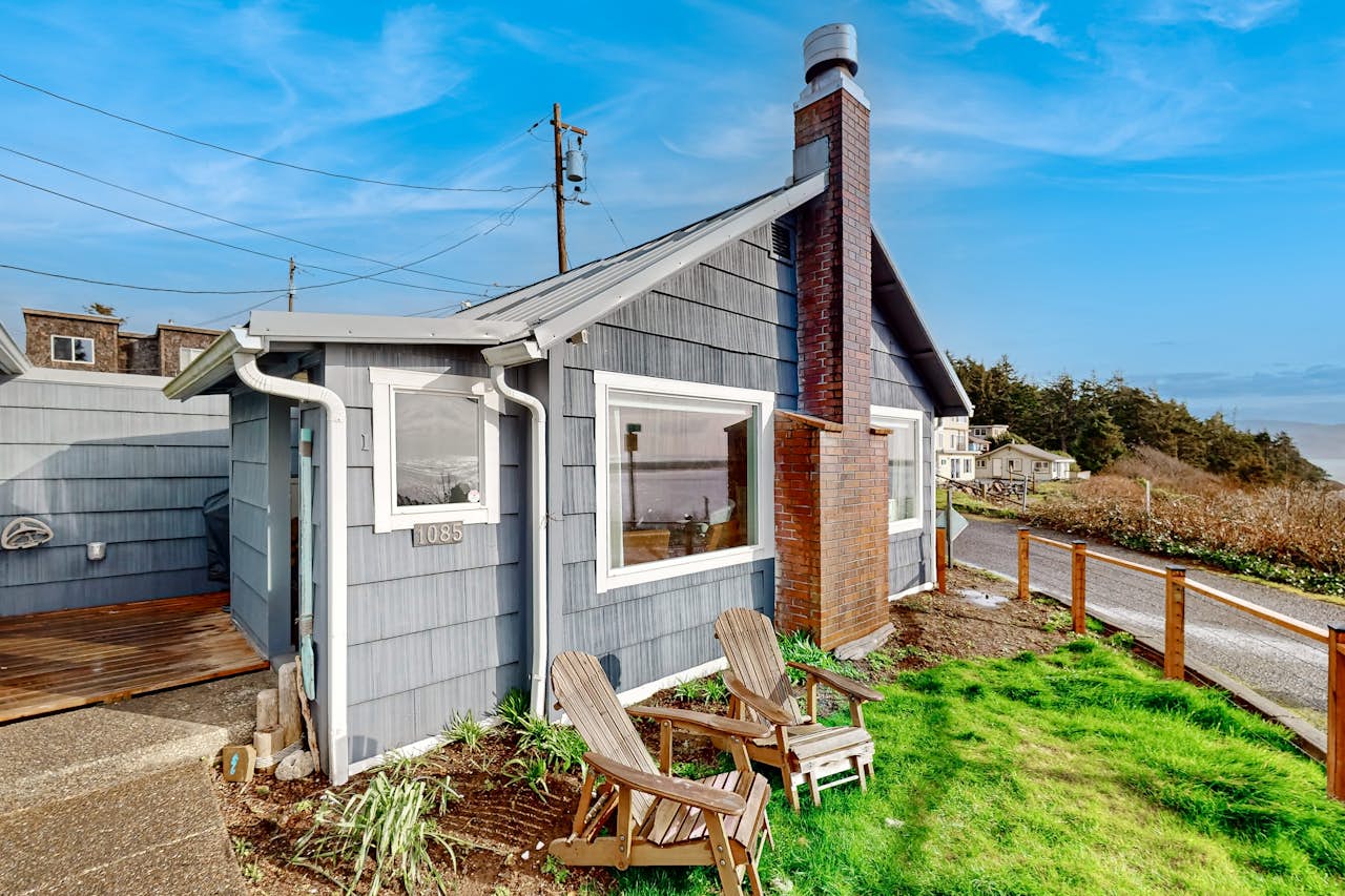 Junebug Cottage 2 BD Netarts, OR Vacation Rental Vacasa