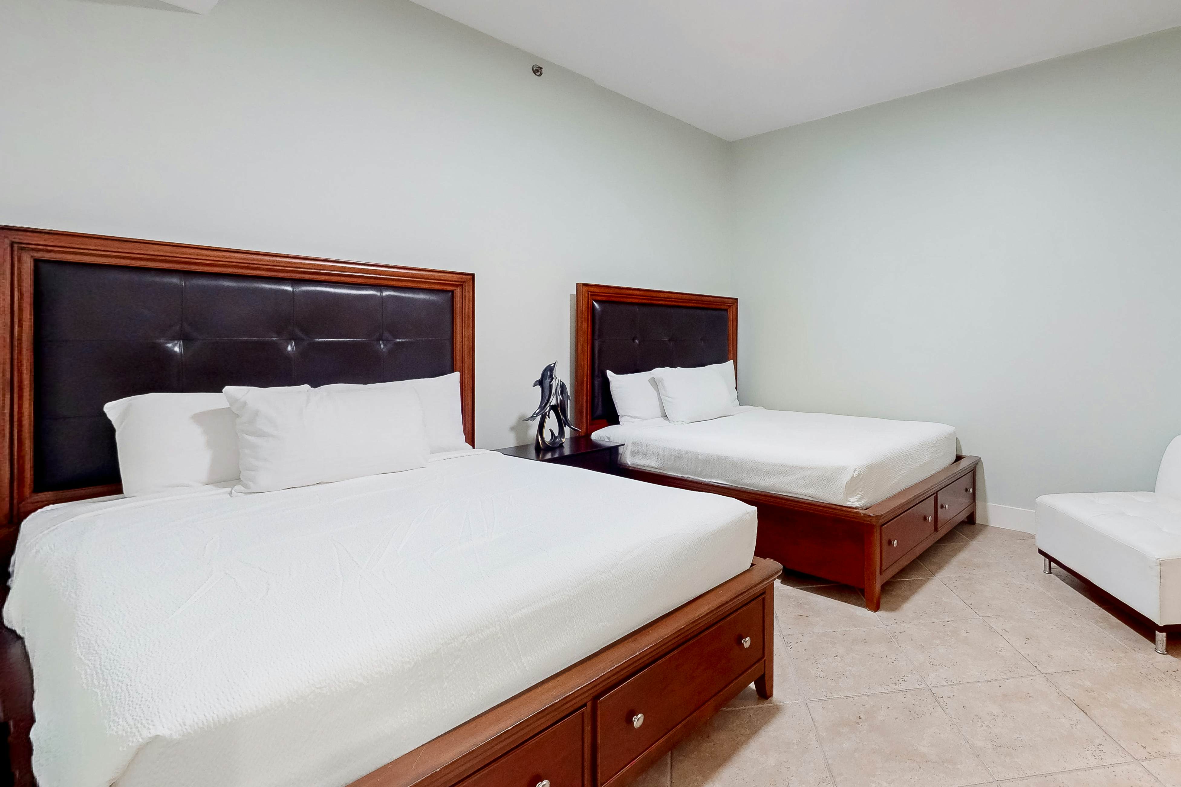 Sapphire Condominiums 1401